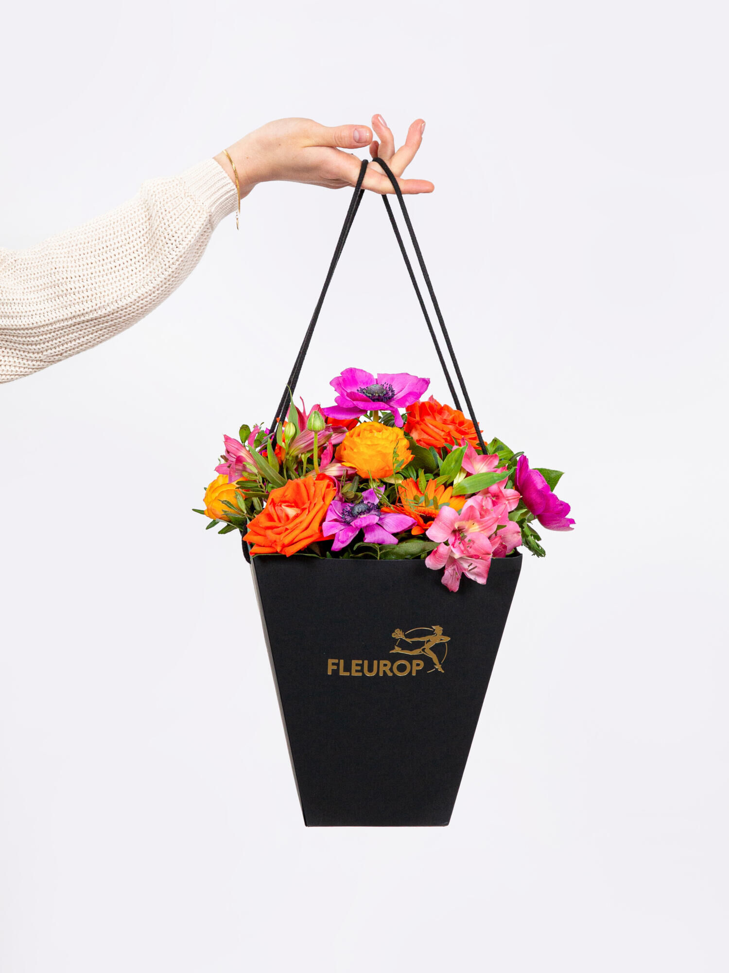 Erste Sonnenstrahlen - Hauptblüte: Alstromerien, Germini, Ranunkeln, Rosen - Hauptfarbe: Orange, Pink