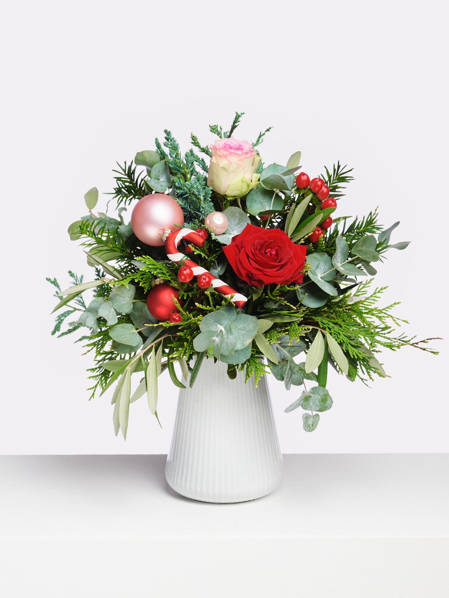 Weihnachtsstimmung - Hauptblüte: Rosen - Hauptfarbe: Rosa, Rot, Weiß