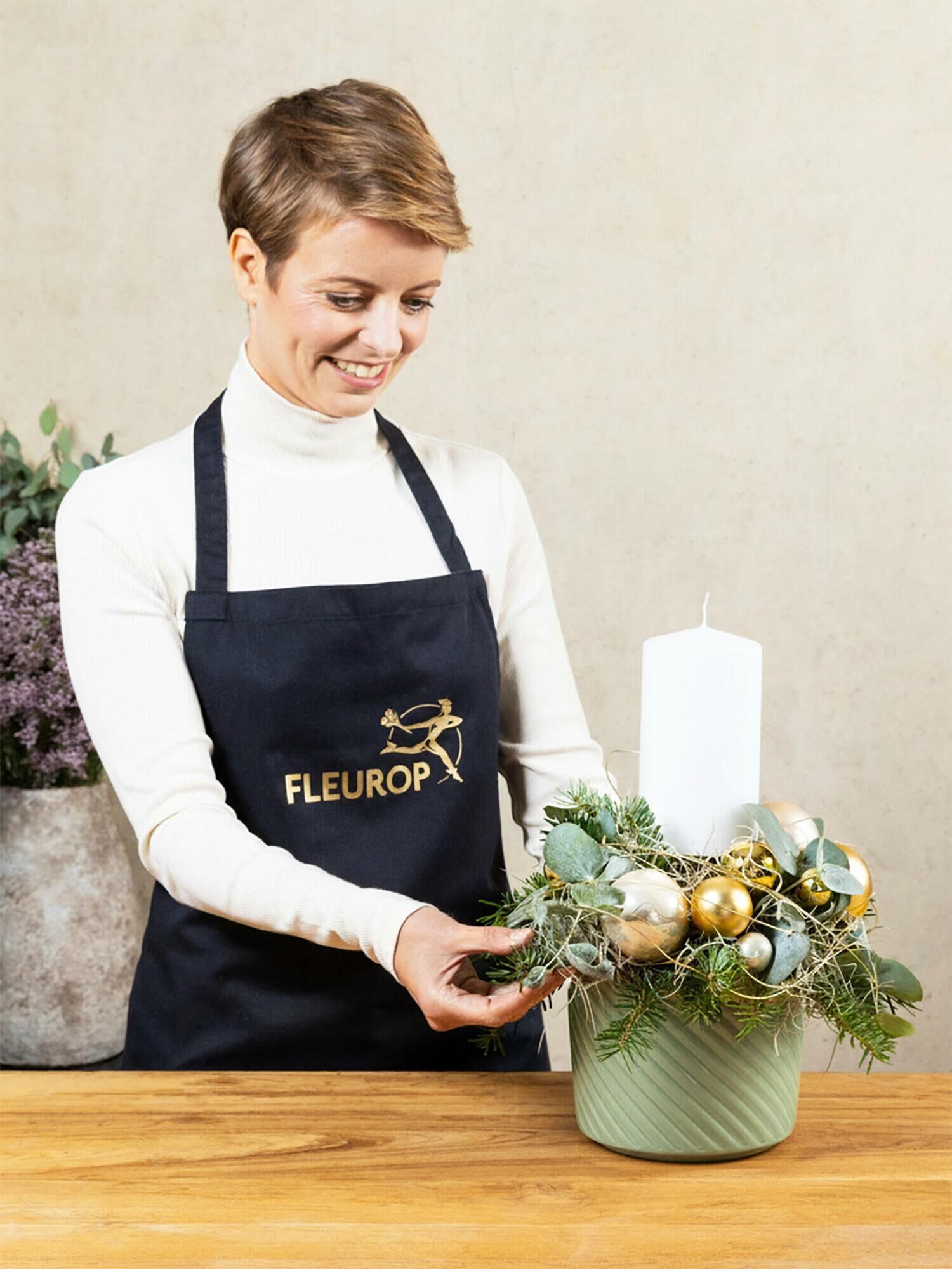 Shine and Glitter - Main Colors: GOLD, WHITE