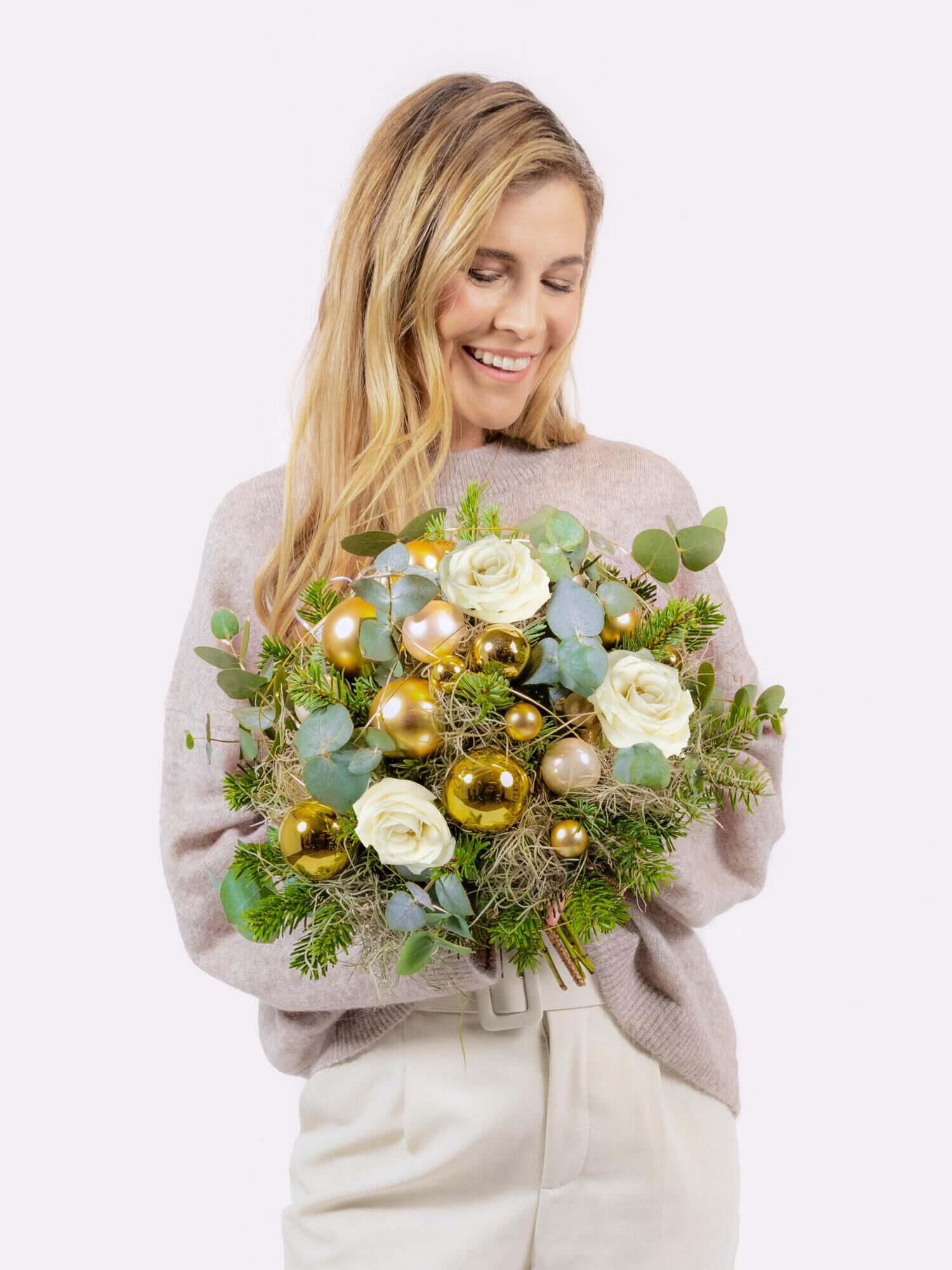 Goldene Weihnachtsträume - Hauptblüte: Rosen - Hauptfarbe: Gold, Weiß