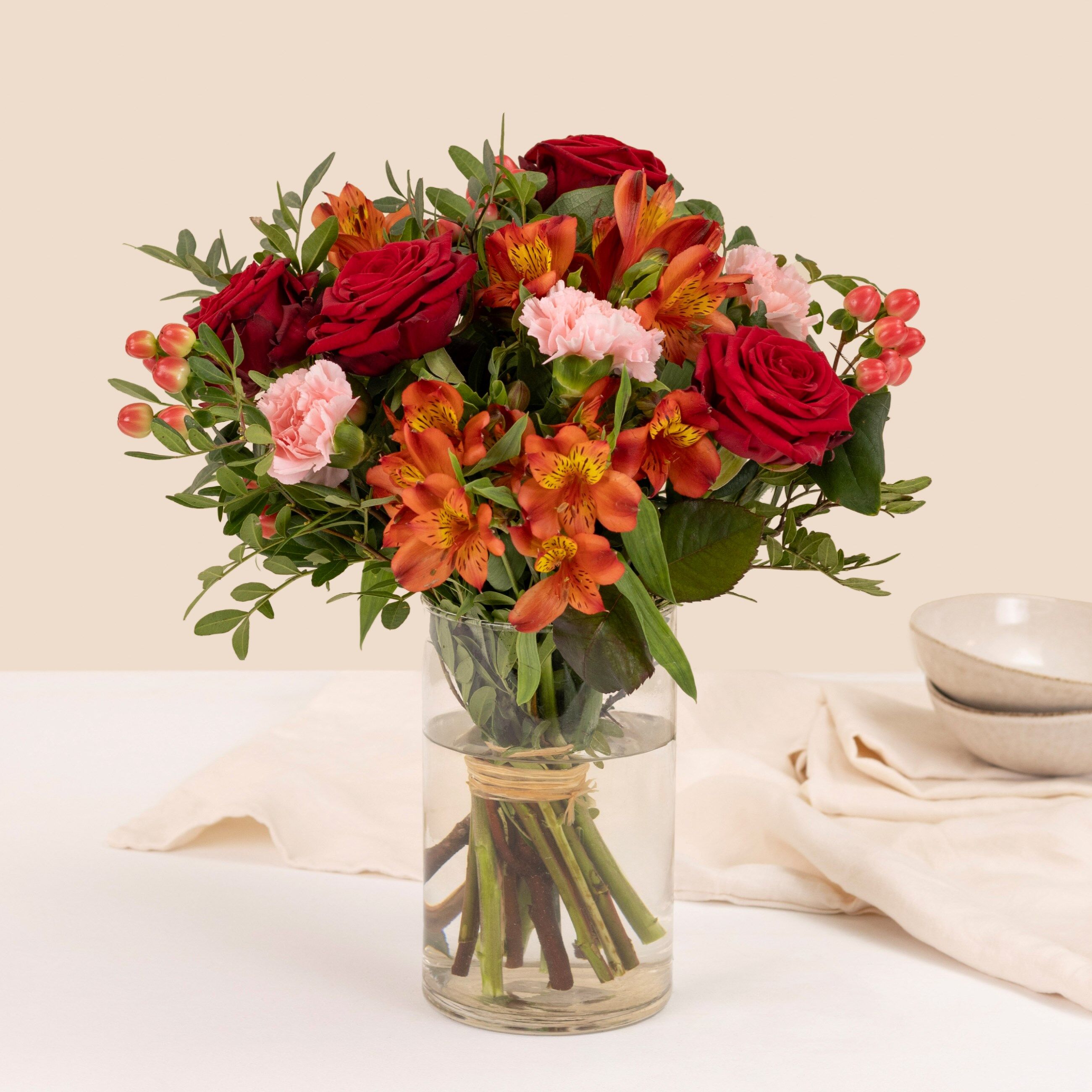 Mixed bouquet of warm orange and red tones Mixed bouquet of warm orange and red tones