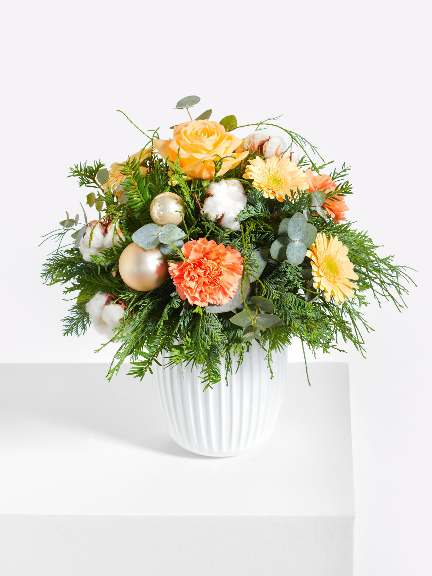 Leuchtfeuer - Hauptblüte: Germini, Nelken, Rosen - Hauptfarbe: Apricot, Orange, Weiß