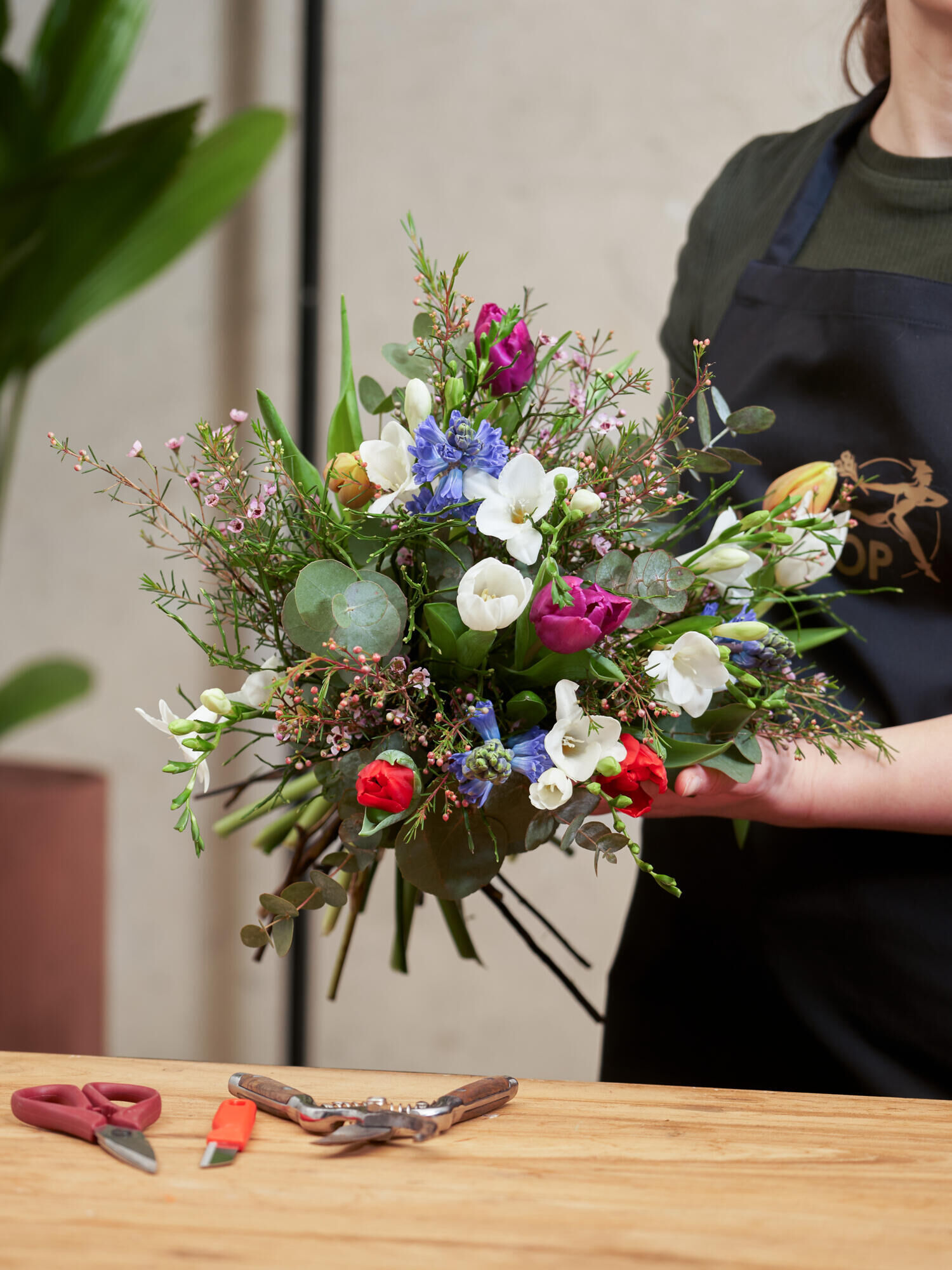 Blumiges Erwachen - Hauptblüte: Freesien, Hyazinthen, Tulpen - Hauptfarbe: Bunt