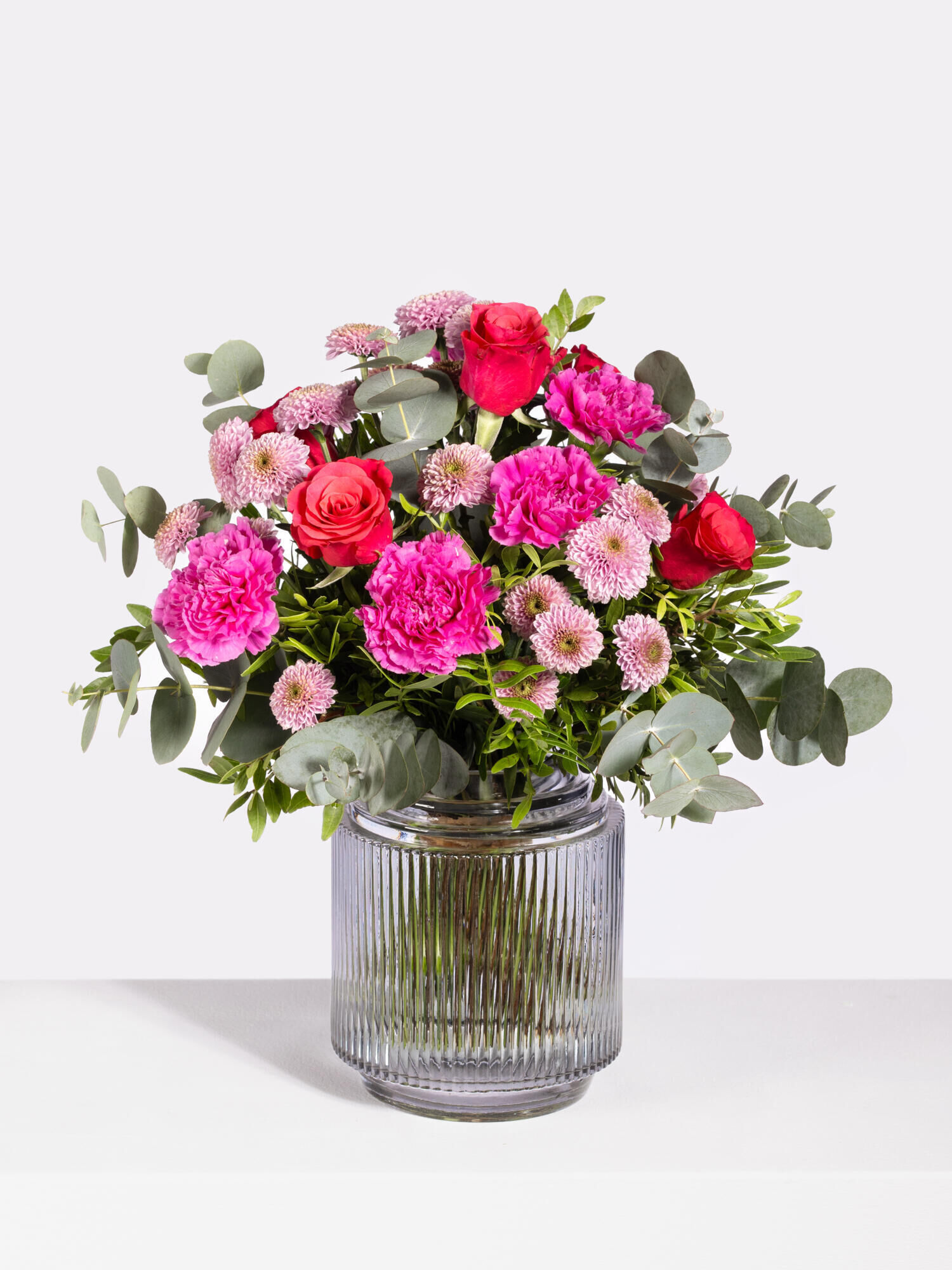 Strauß der Woche - Hauptblüte: Chrysanthemen, Nelken, Rosen - Hauptfarbe: Pink, Rosa, Violett