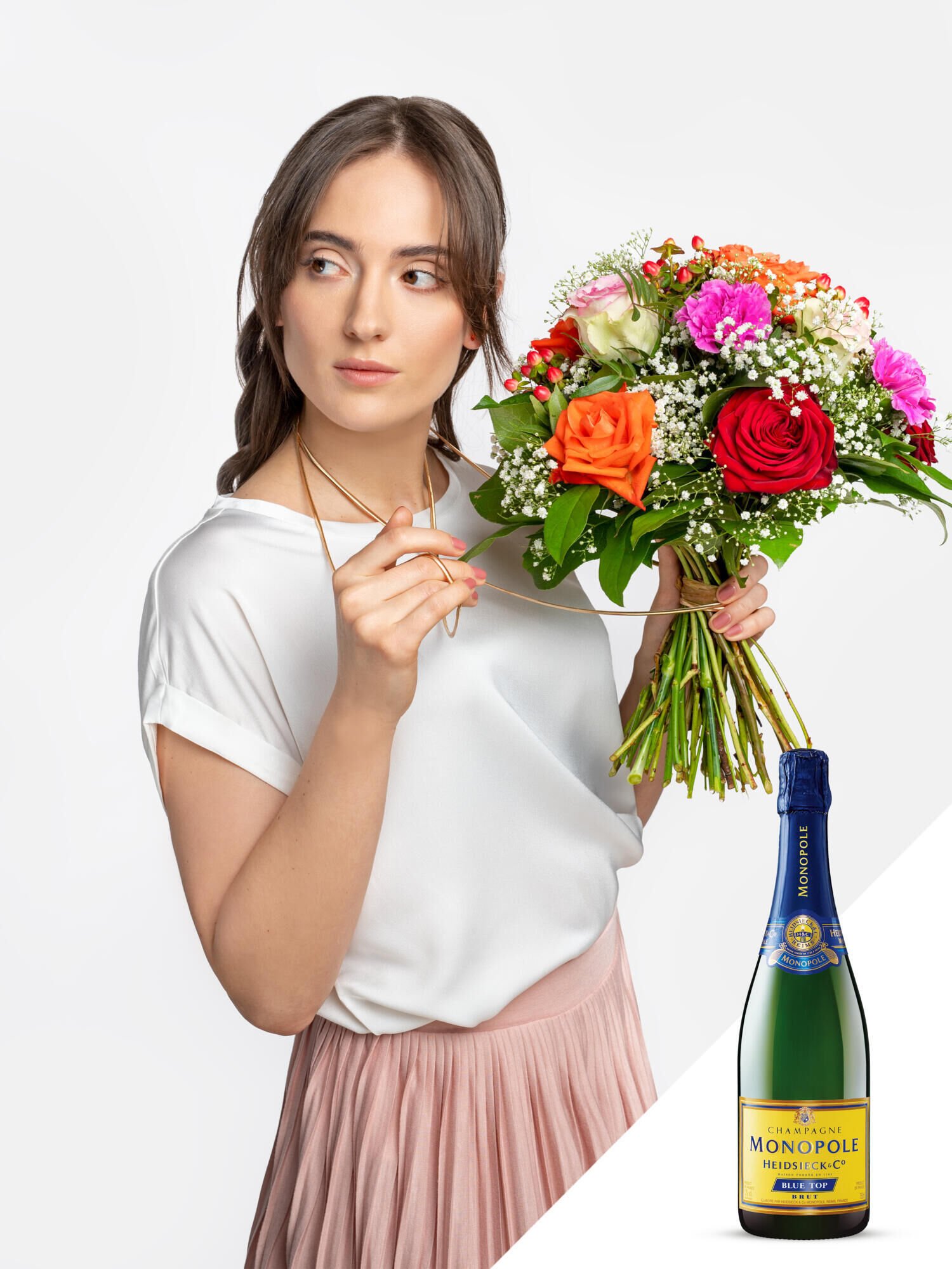 Spritzige Glückwünsche mit Champagner - Hauptblüte: Nelken, Rosen - Hauptfarbe: Orange, Pink, Rosa, Rot