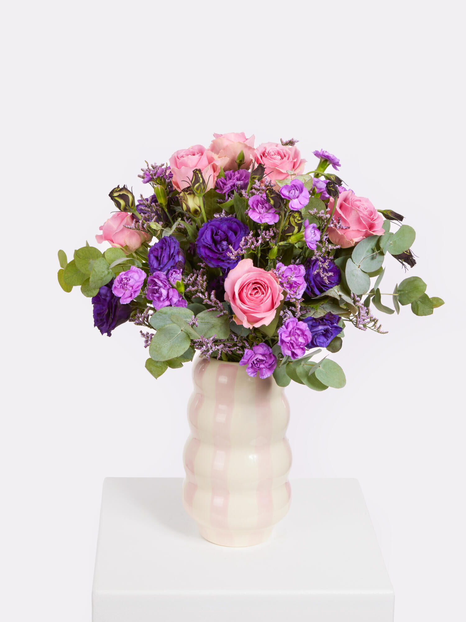 Miss You - Hauptblüte: Eustoma, Nelken, Rosen - Hauptfarbe: Rosa, Violett