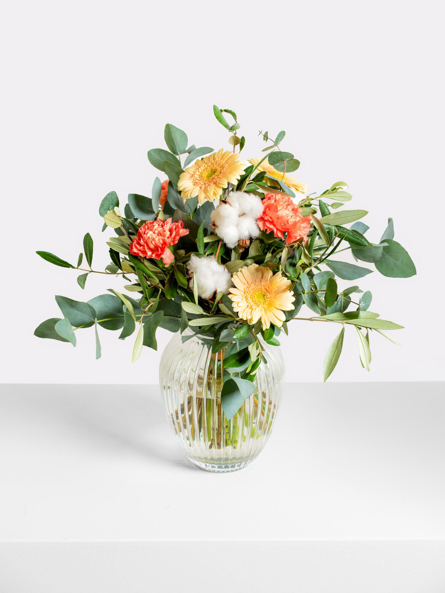 Winter Breeze - Main Colors: APRICOT, ORANGE, WHITE - Main Flowers: CARNATIONS, GERBERA