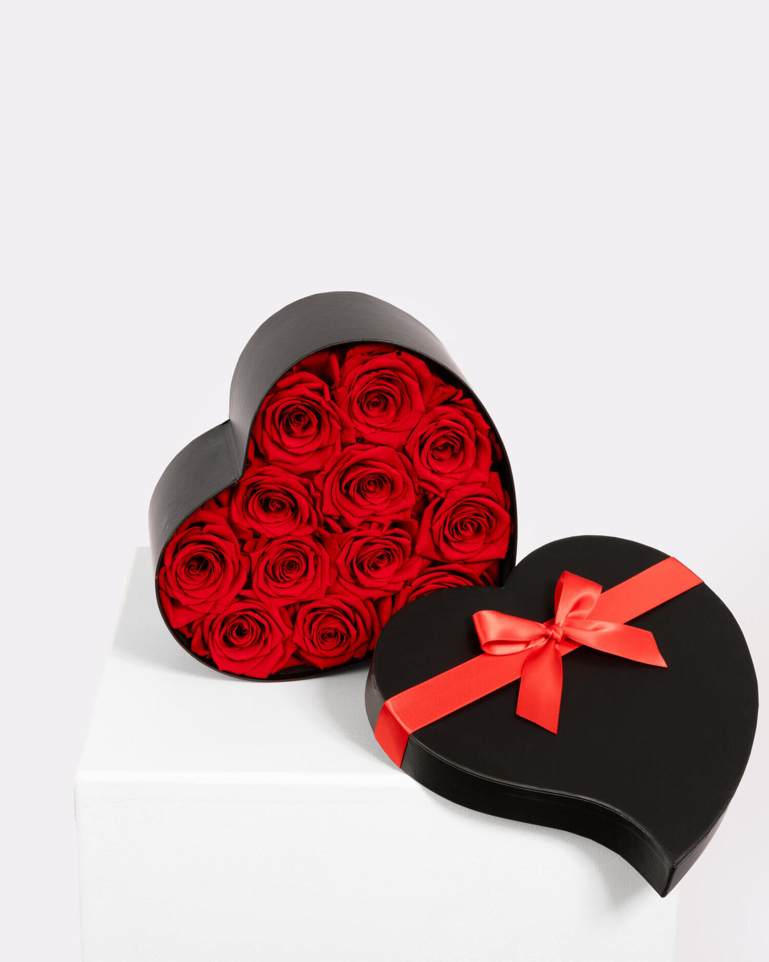 Lovebox - Main Colors: RED - Main Flowers: ROSES