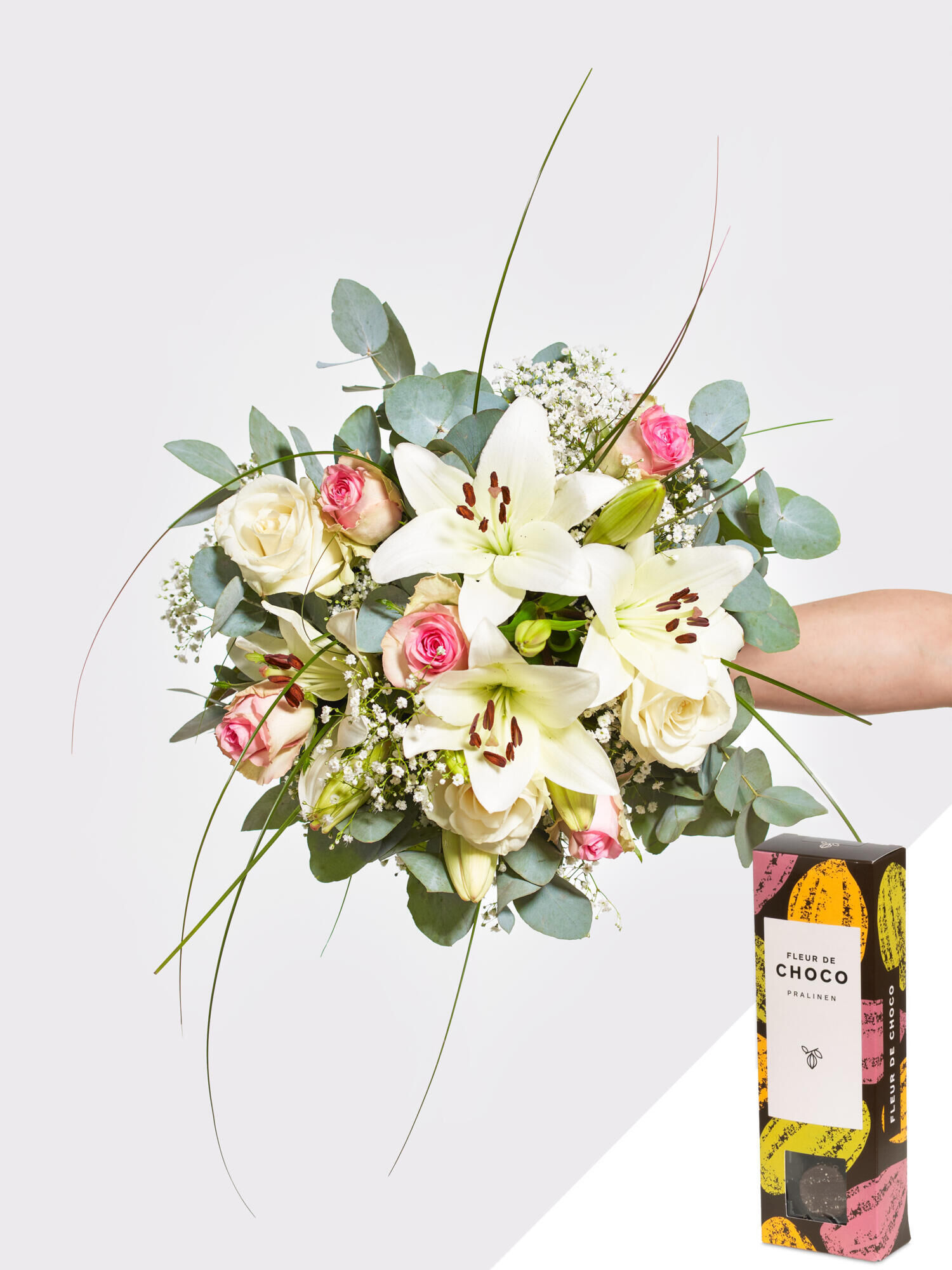 Zarte Blütenträumerei mit Fleur de Choco - Hauptblüte: Lilien, Rosen - Hauptfarbe: Rosa, Weiß
