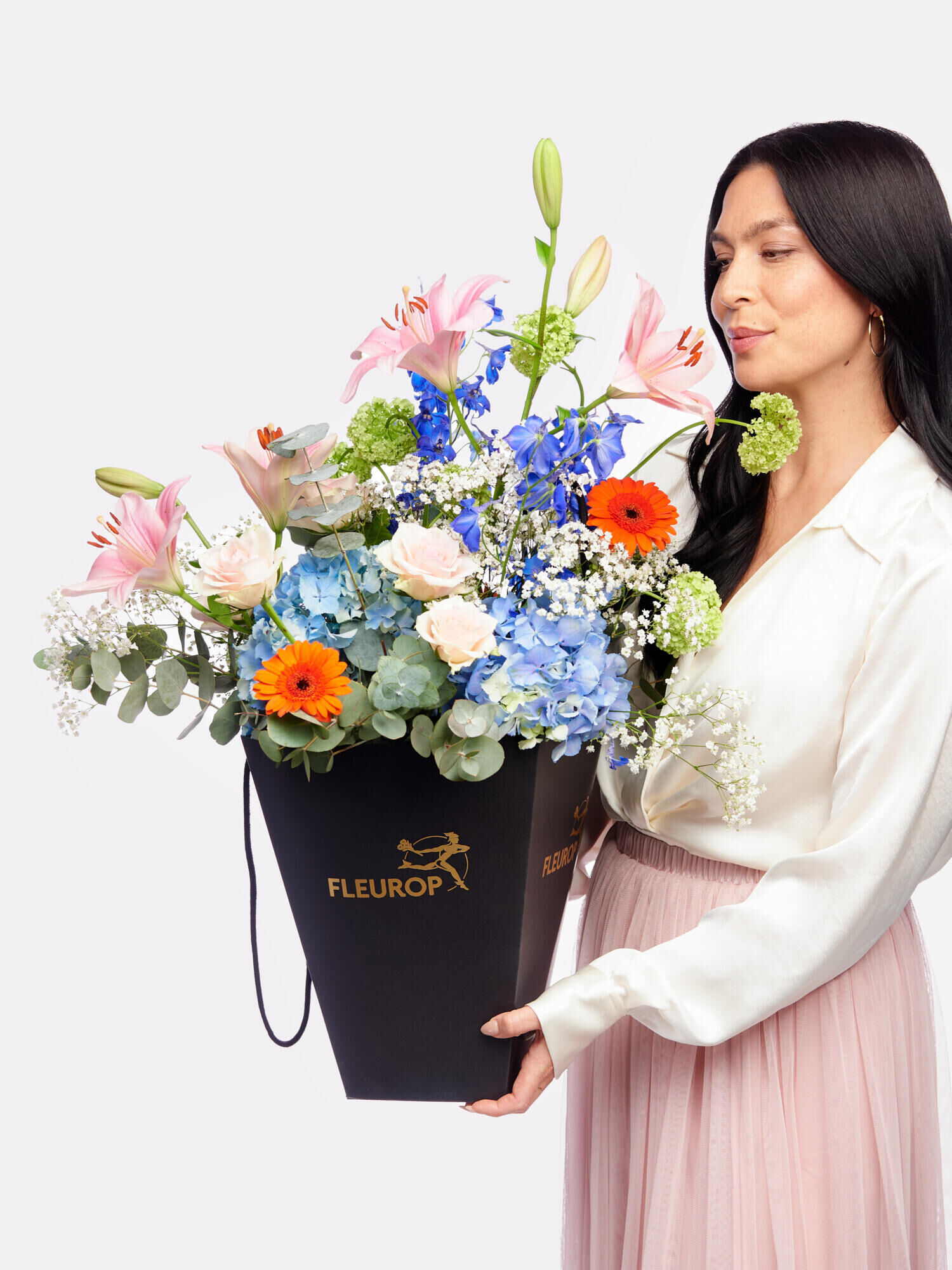 Für meine Alltagsheldin - Hauptblüte: Germini, Hortensien, Lilien, Rosen - Hauptfarbe: Blau, Orange, Rosa