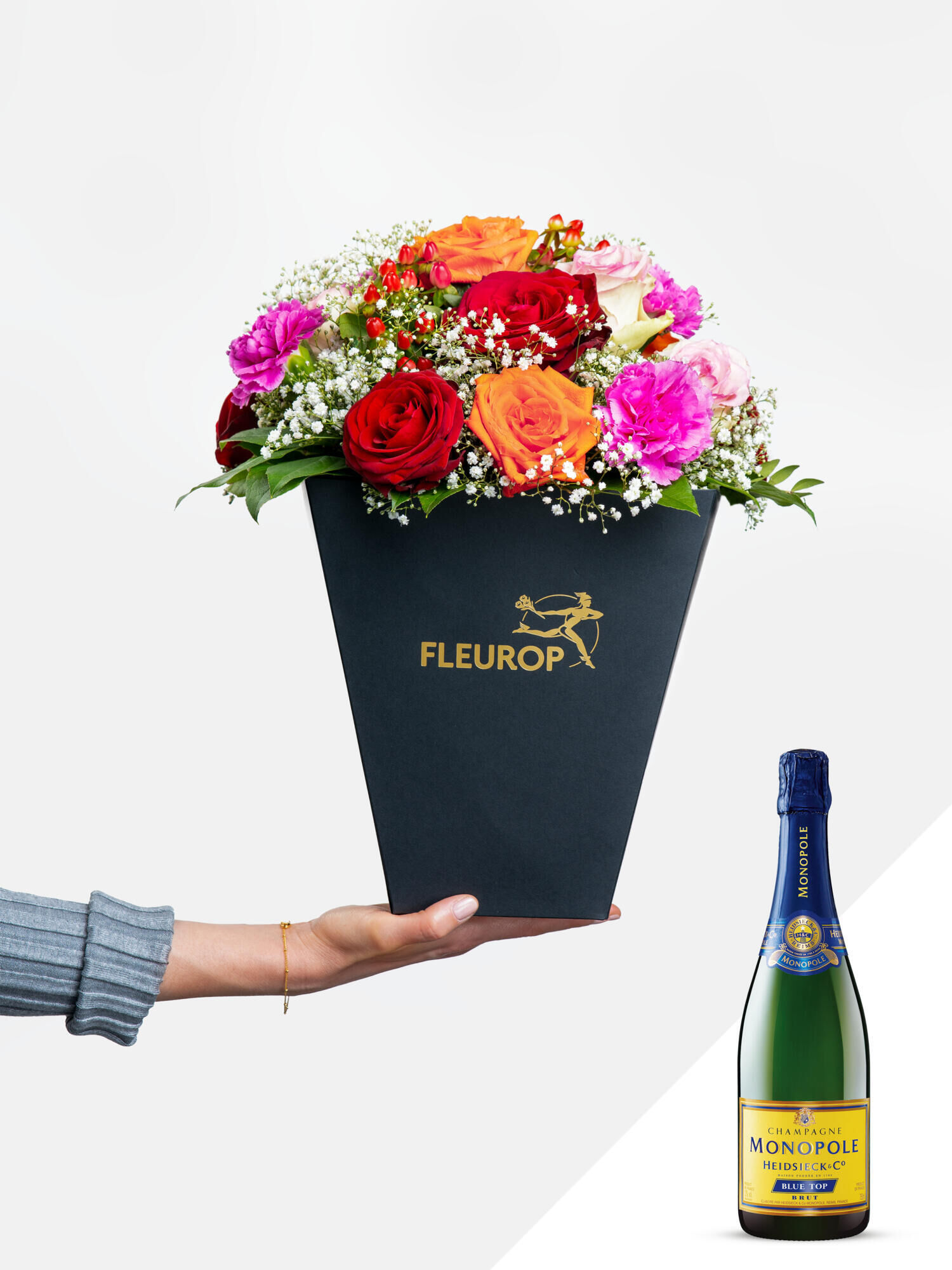 Spritzige Glückwünsche mit Champagner - Hauptblüte: Nelken, Rosen - Hauptfarbe: Orange, Pink, Rosa, Rot