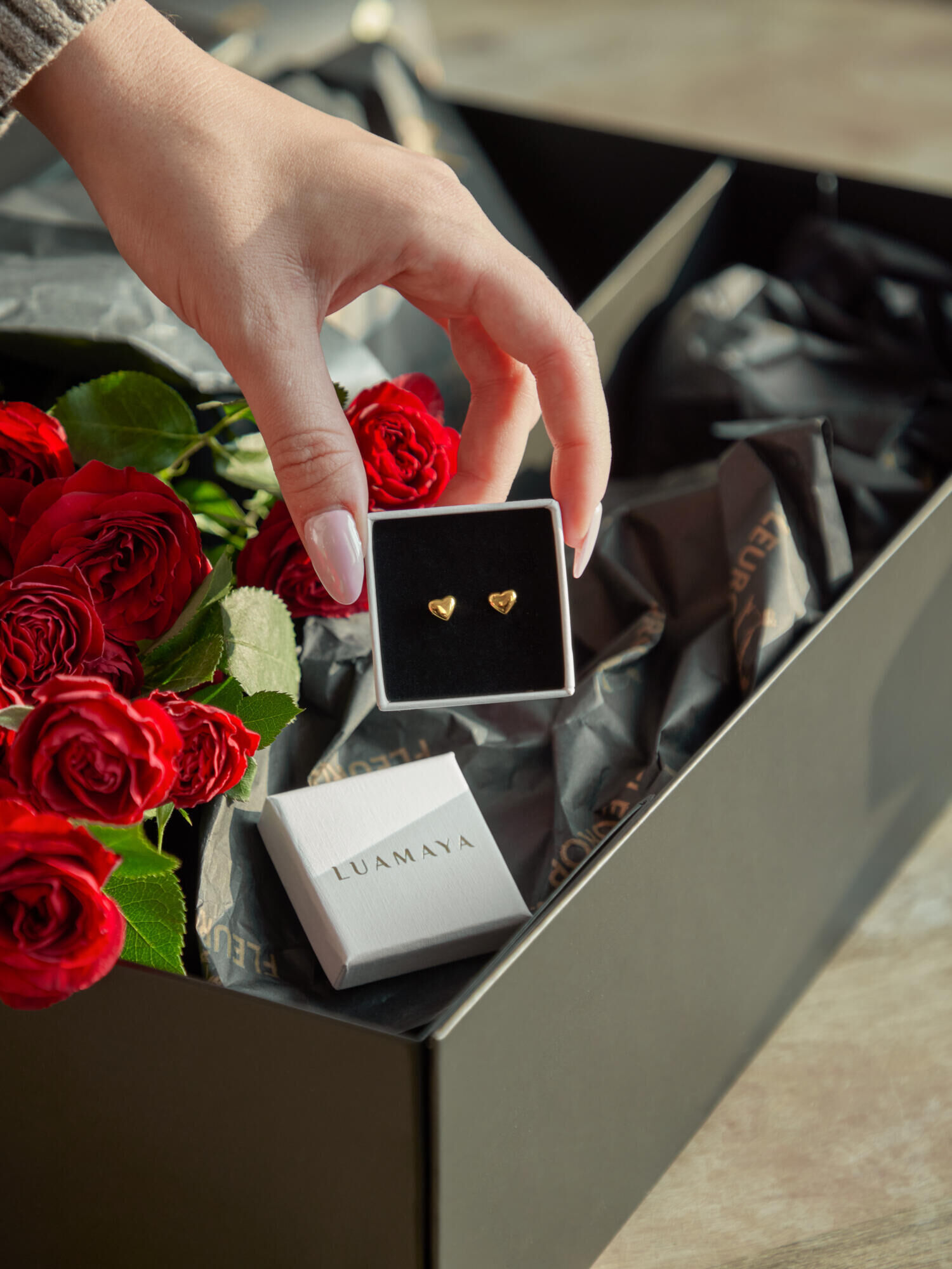 Flying Hearts - Hauptblüte: Rosen - Hauptfarbe: Rot