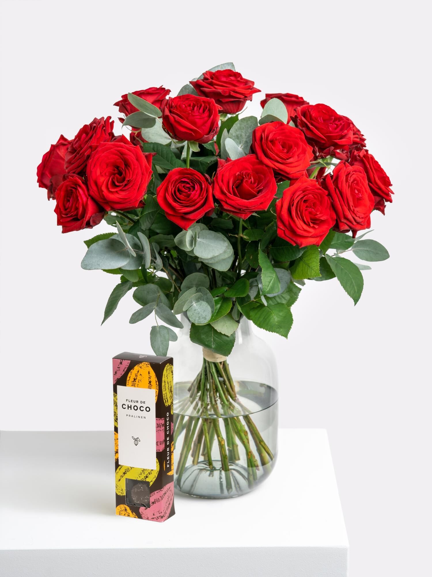 Rosenträume mit Fleur de Choco - Hauptblüte: Rosen - Hauptfarbe: Rot