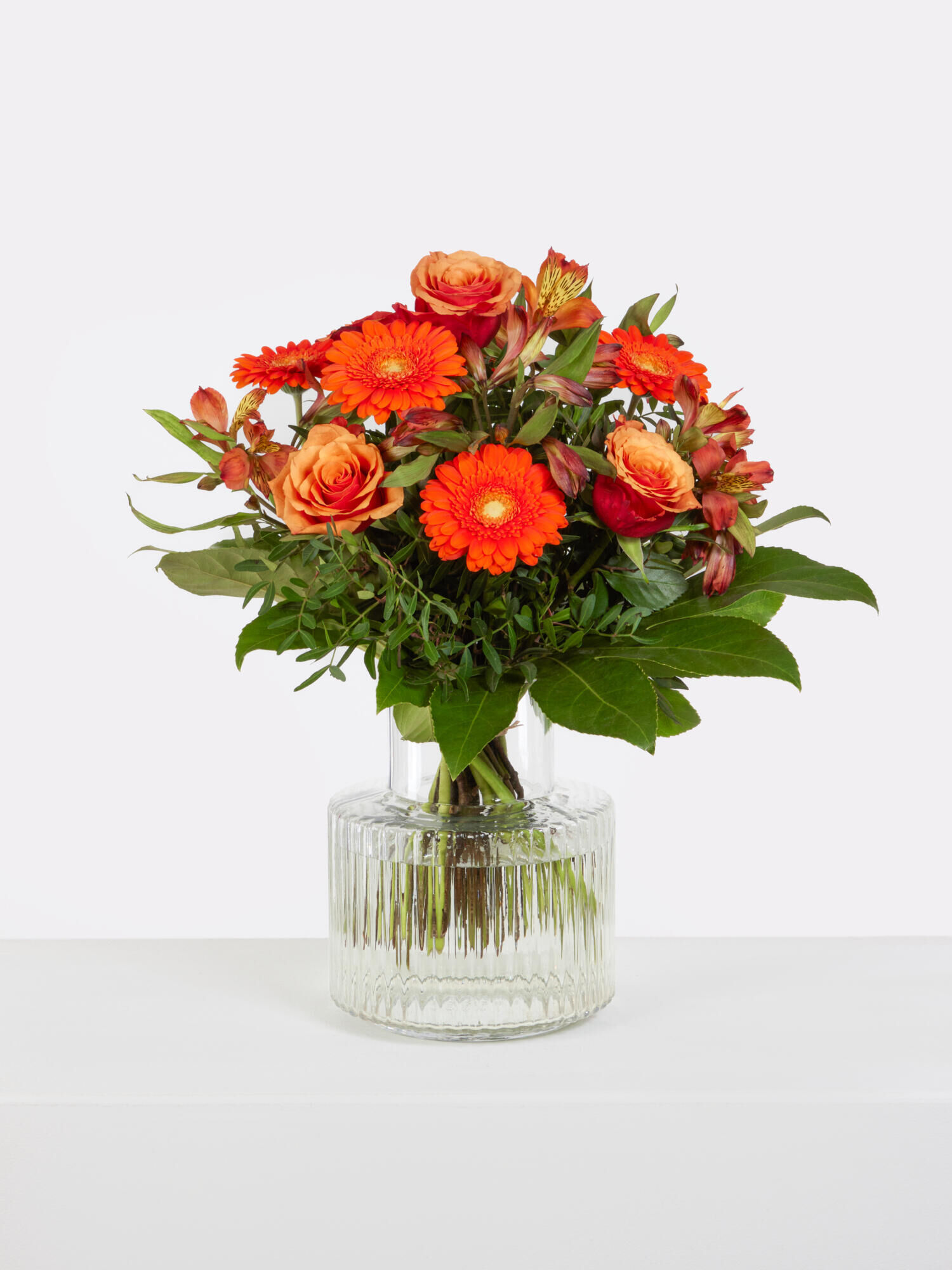 Strauß der Woche - Hauptblüte: Alstromerien, Germini, Rosen - Hauptfarbe: Orange