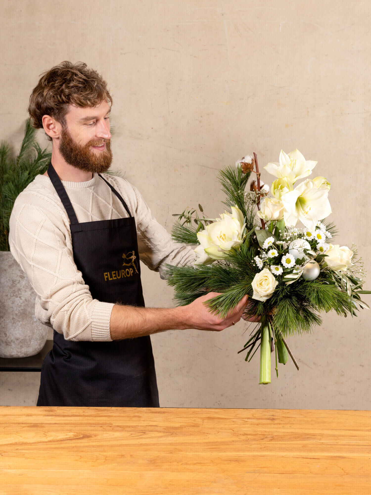 Winterliebe - Hauptblüte: Amaryllis, Rosen - Hauptfarbe: Weiß