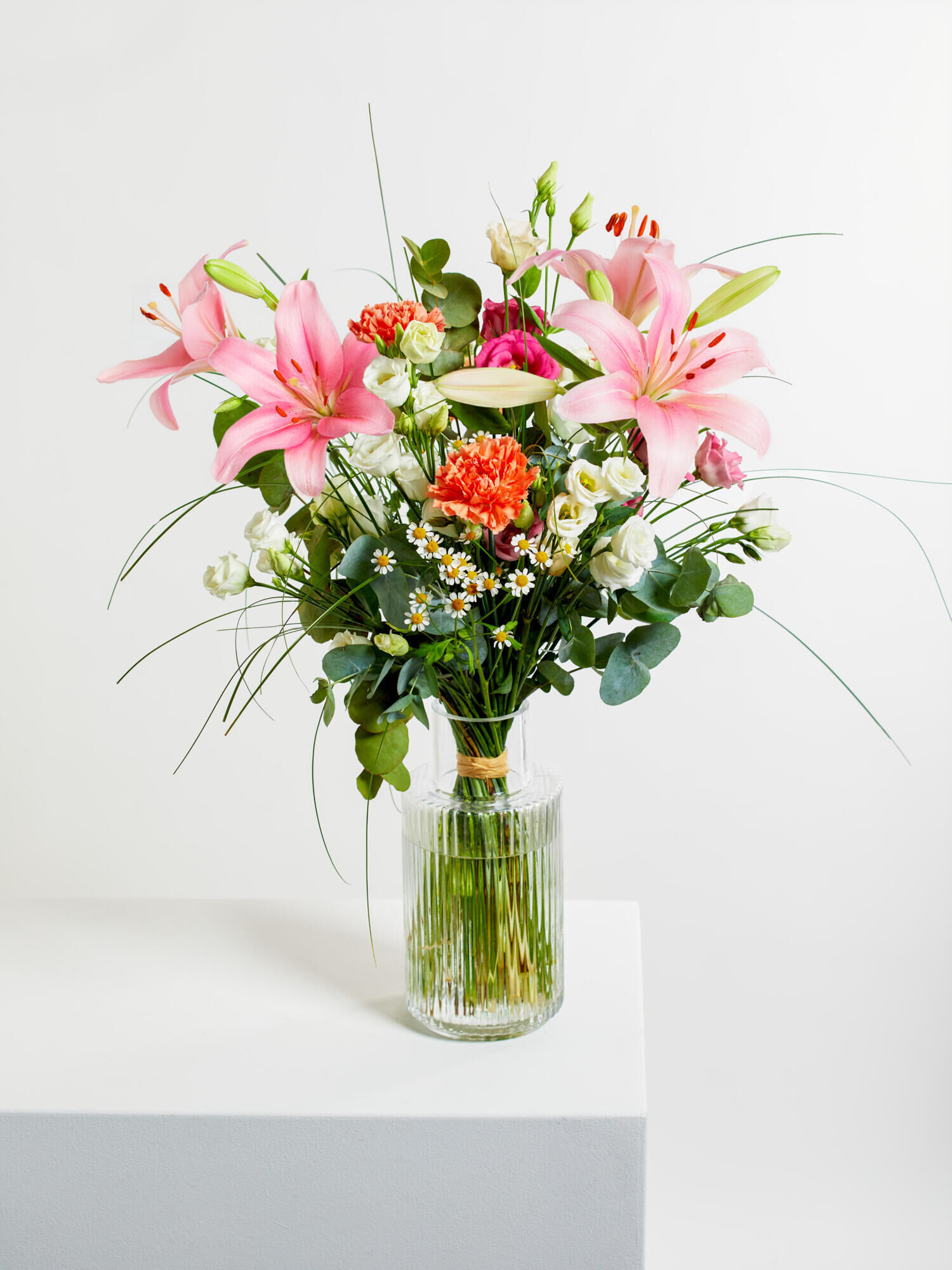 Frühlingsgefühle  - Hauptblüte: Eustoma, Lilien, Nelken - Hauptfarbe: Apricot, Rosa, Weiß