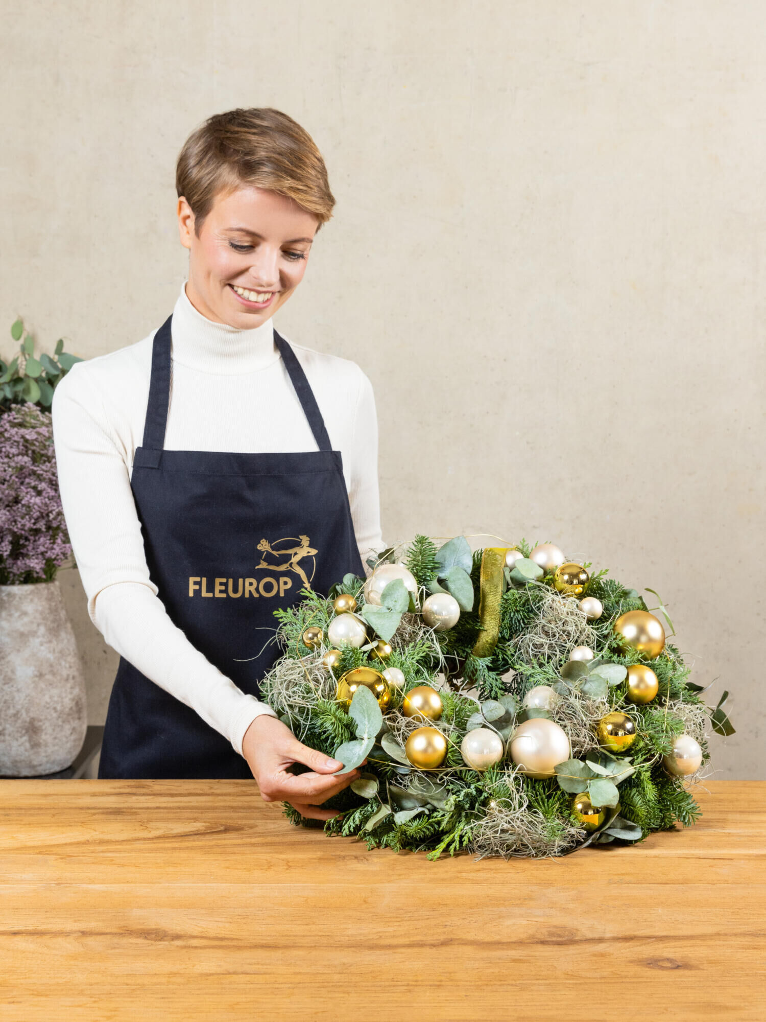 A Heavenly Christmas Greeting - Main Colors: GOLD