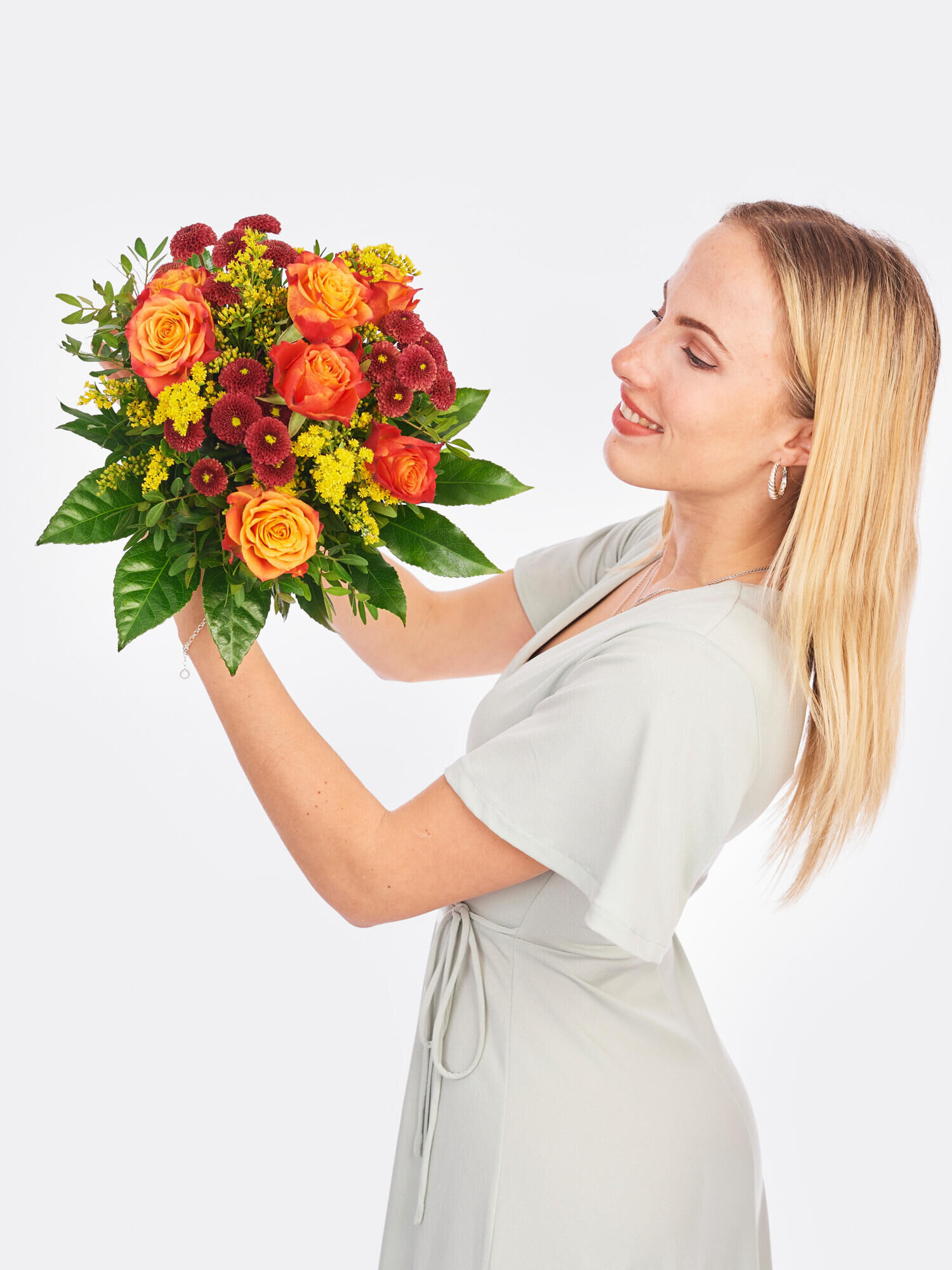 Strauß der Woche - Hauptblüte: Chrysanthemen, Rosen - Hauptfarbe: Gelb, Orange, Rot