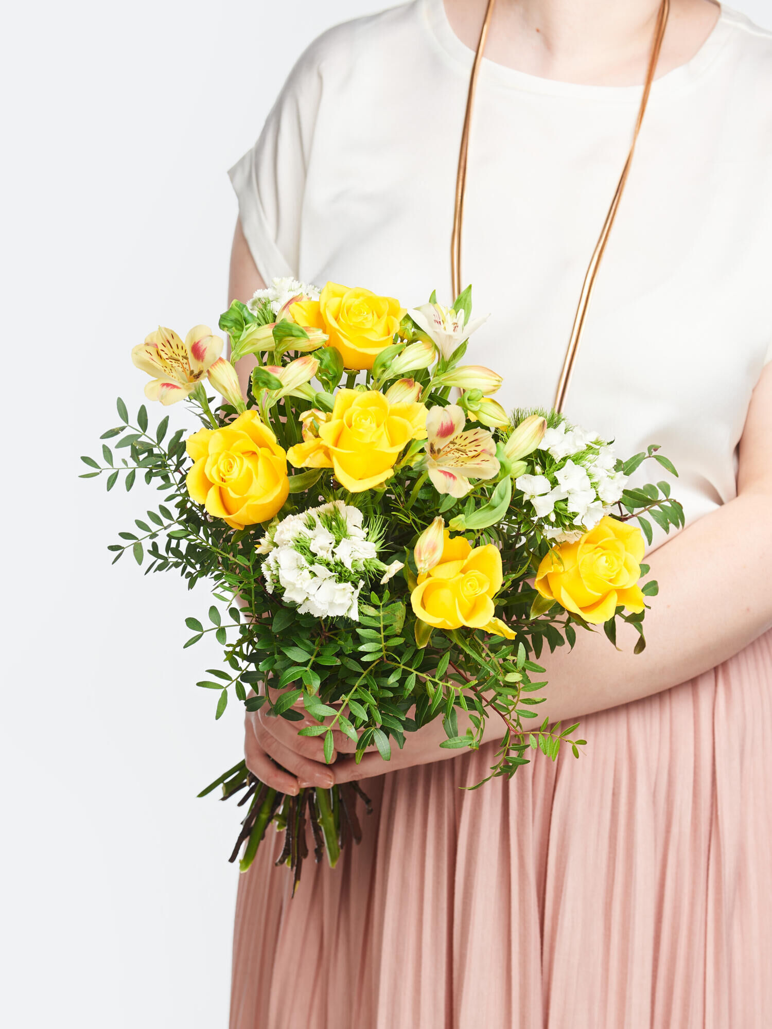 Strauß der Woche - Hauptblüte: Alstromerien, Rosen - Hauptfarbe: Gelb, Weiß