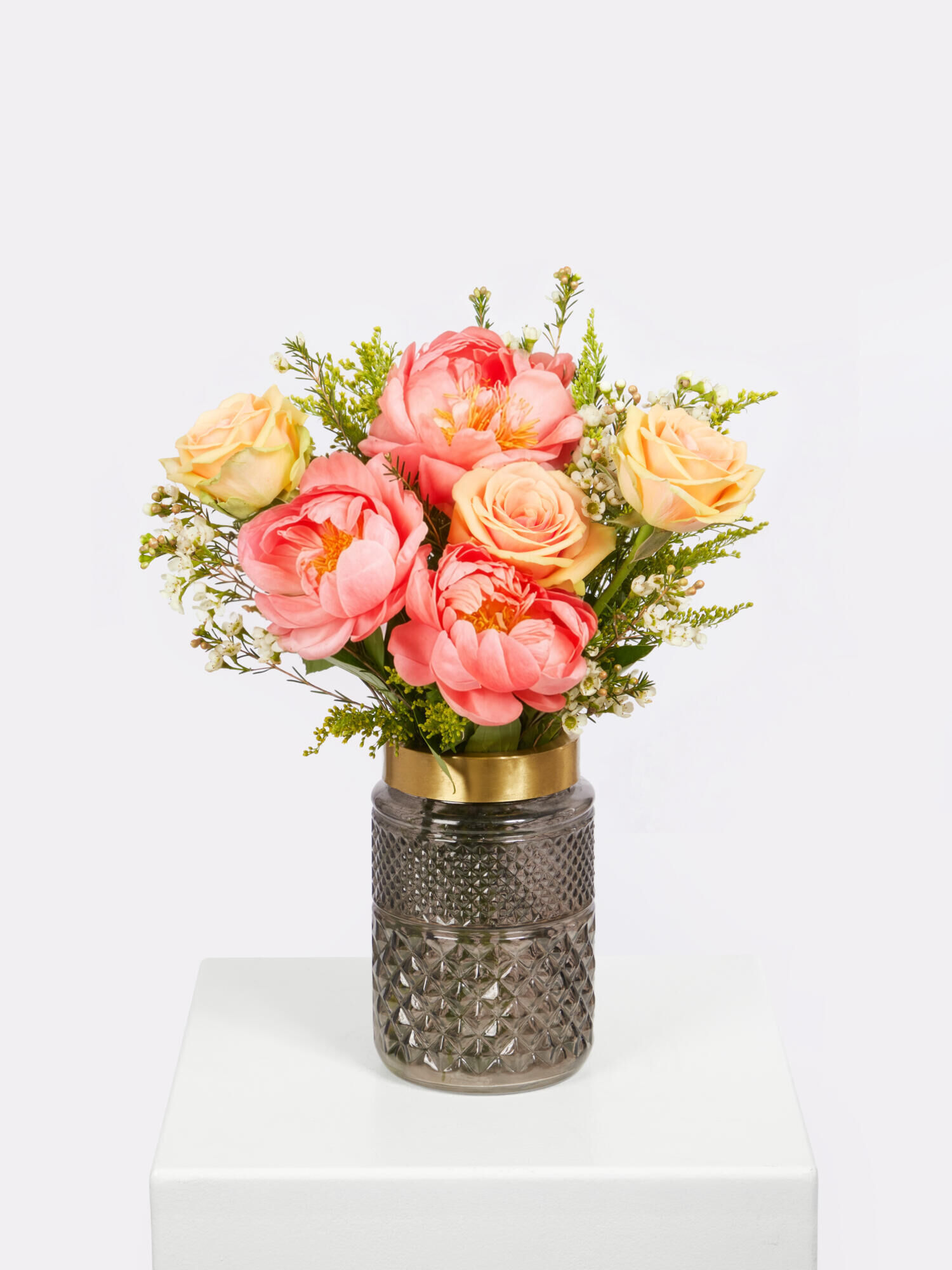 Peonie Poerty - Main Colors: APRICOT - Main Flowers: PEONIES, ROSES