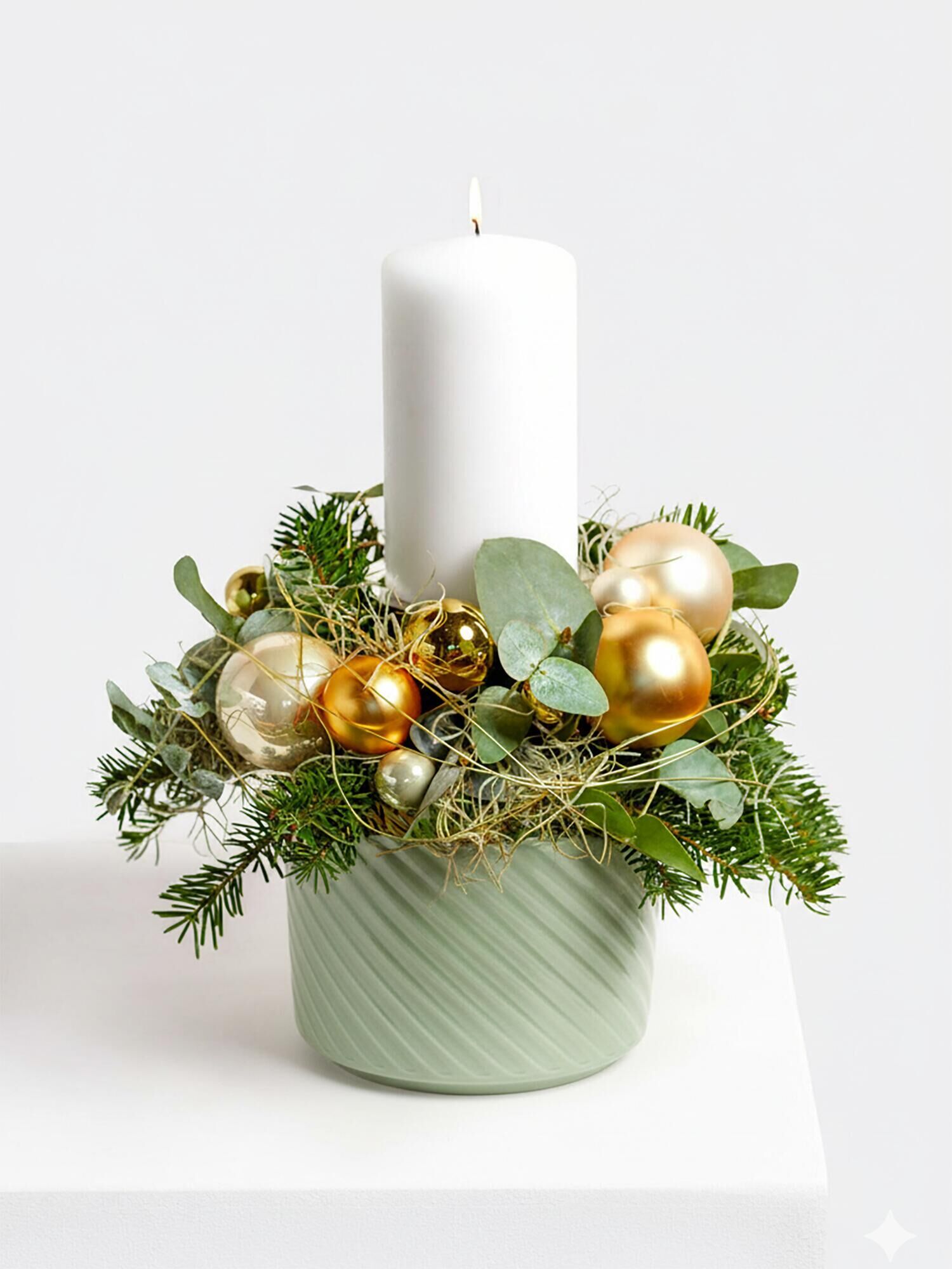 Shine and Glitter - Main Colors: GOLD, WHITE