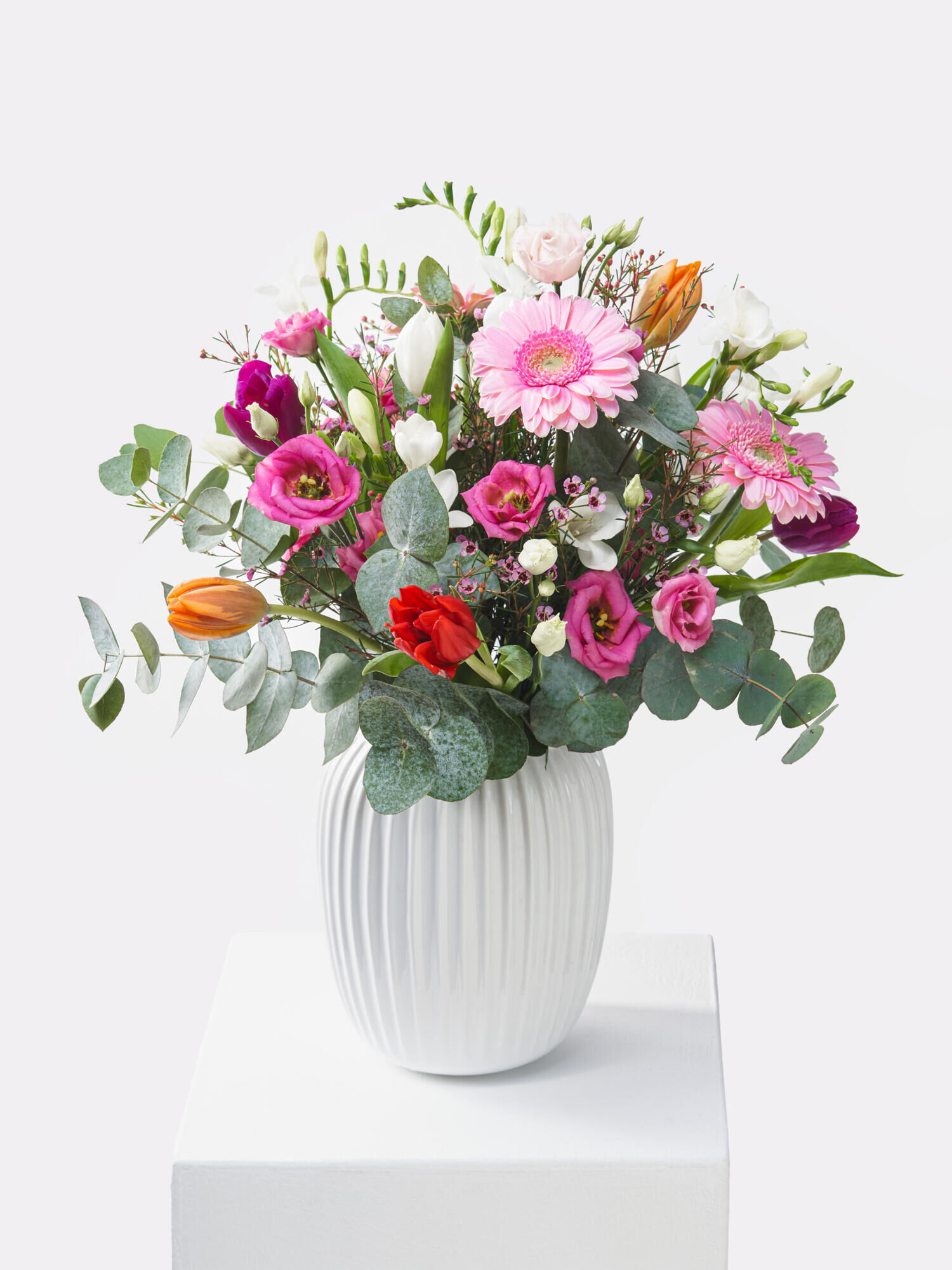 Zartrosa Grüße - Hauptblüte: Eustoma, Freesien, Germini, Tulpen - Hauptfarbe: Pink, Rosa, Weiß
