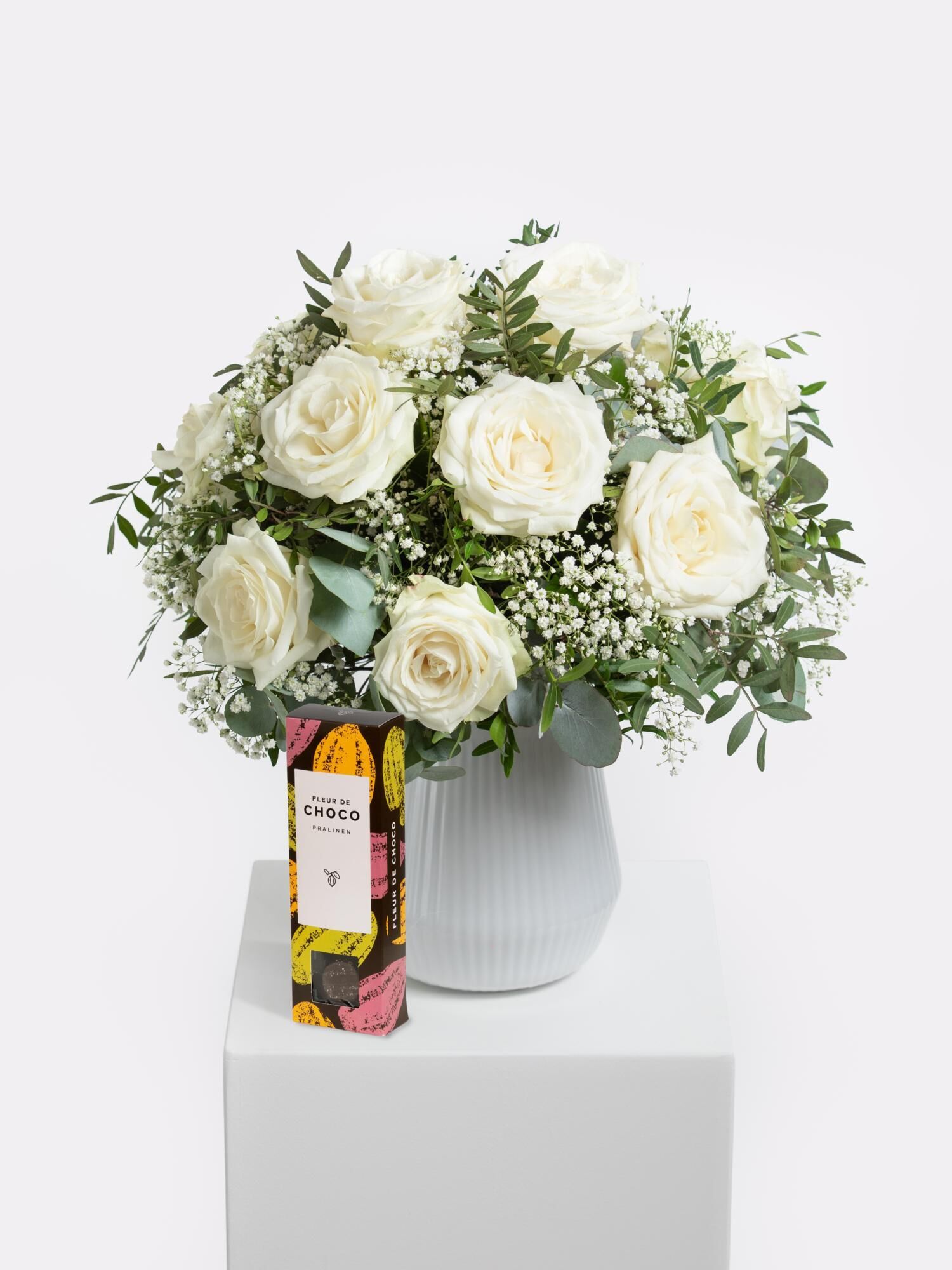 Herzensmensch mit Fleur de Choco - Hauptblüte: Rosen - Hauptfarbe: Weiß