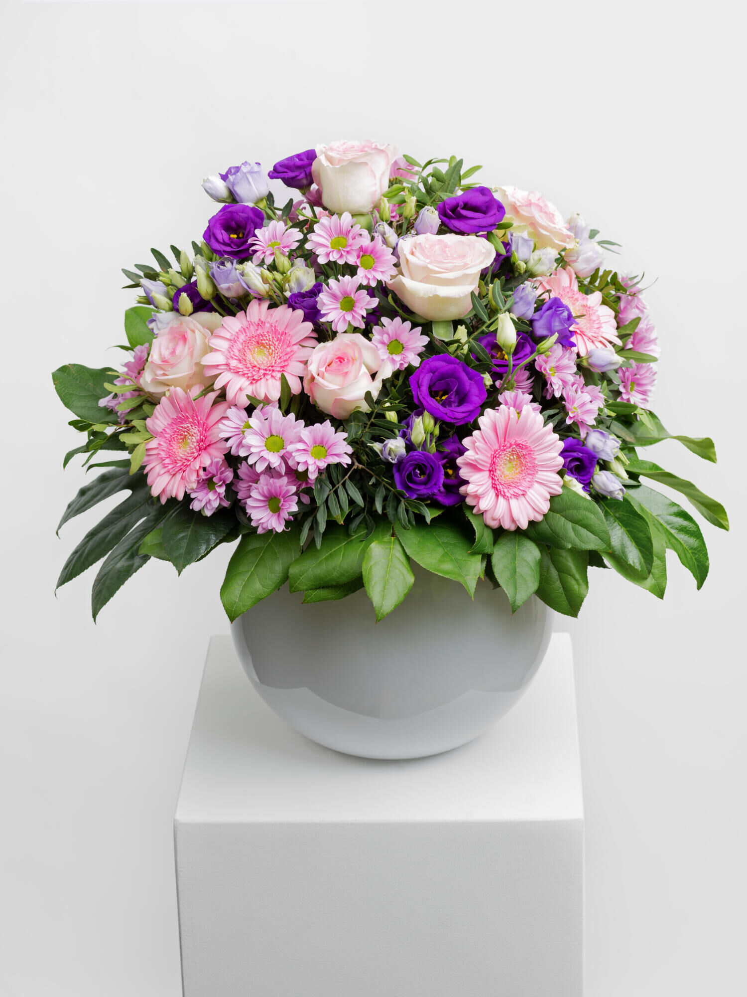 Breathtaking Elegance in 100 Minutes - Main Colors: PURPLE, ROSE - Main Flowers: CHRYSANTHEMA, EUSTOMA, GERBERA, ROSES