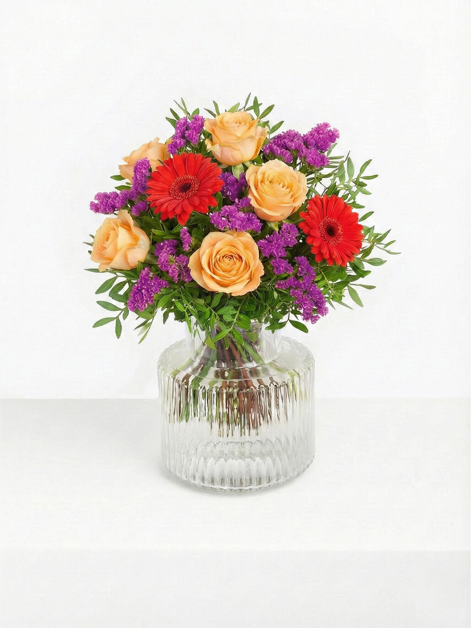 Strauß der Woche - Hauptblüte: Germini, Rosen - Hauptfarbe: Apricot, Rot, Violett