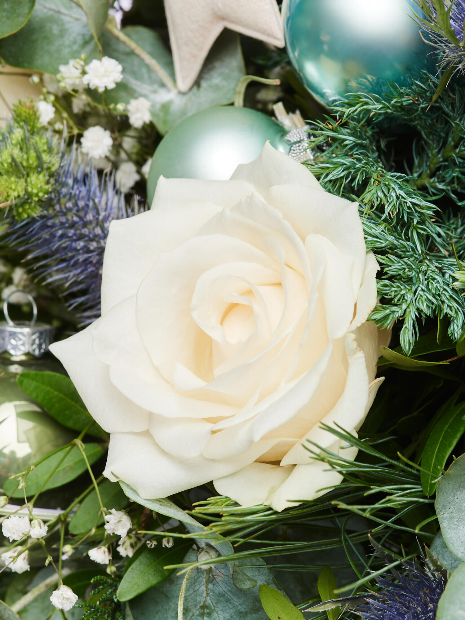 Blue Moon - Main Colors: BLUE, GREEN, WHITE - Main Flowers: ROSES