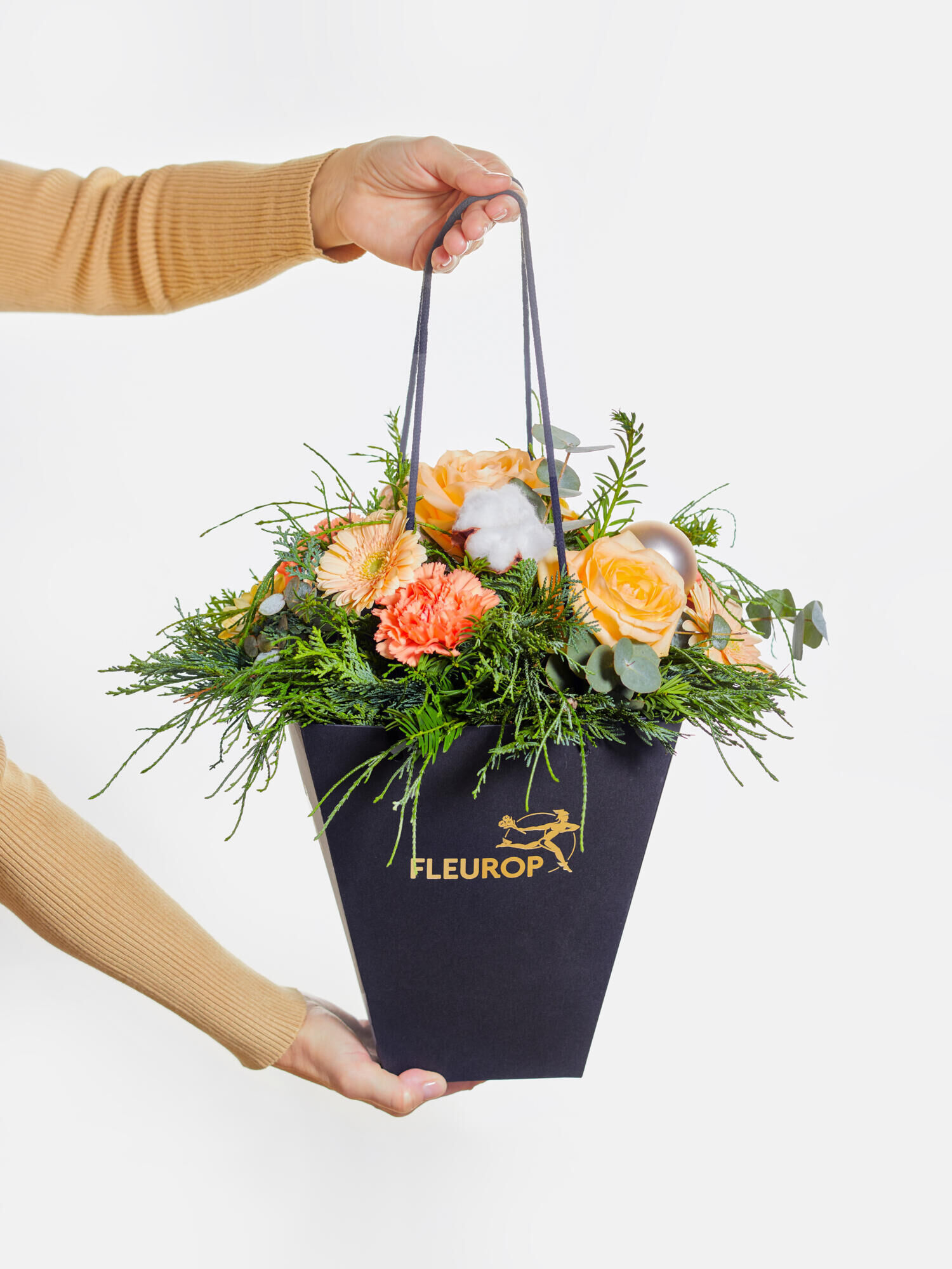 Leuchtfeuer - Hauptblüte: Germini, Nelken, Rosen - Hauptfarbe: Apricot, Orange, Weiß