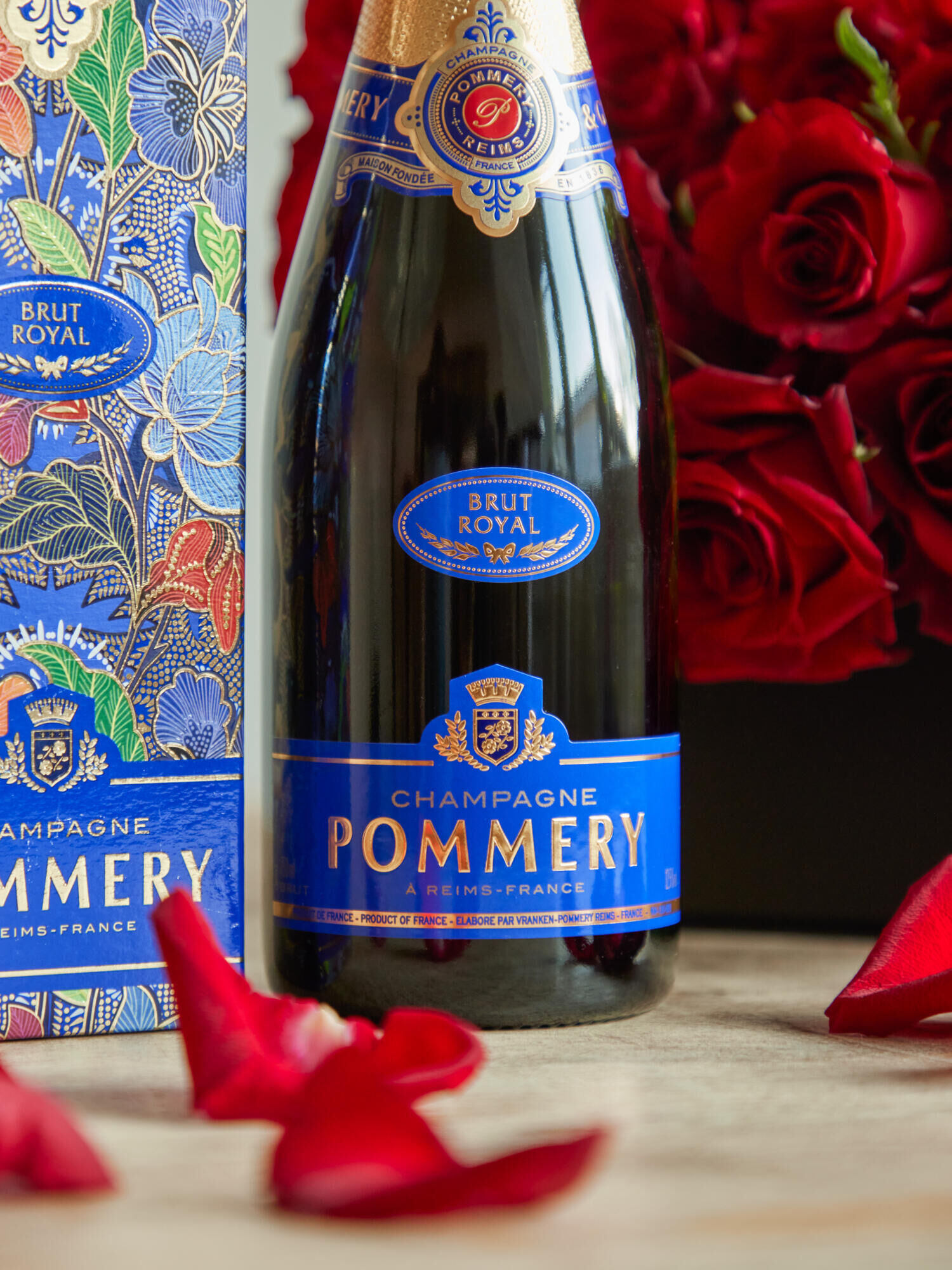 In Flirtlaune mit Champagner - Hauptblüte: Rosen - Hauptfarbe: Rot