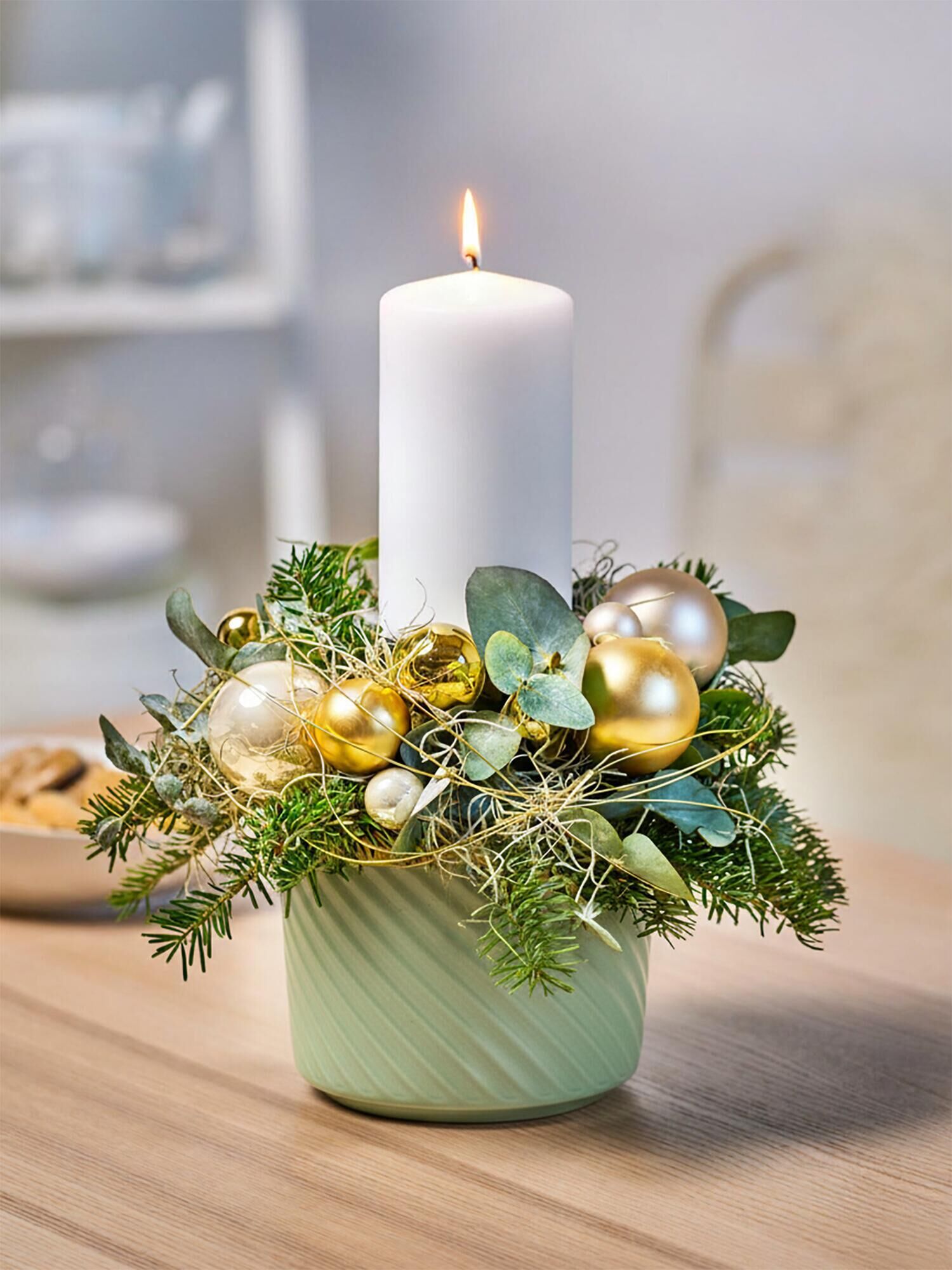 Shine and Glitter - Main Colors: GOLD, WHITE