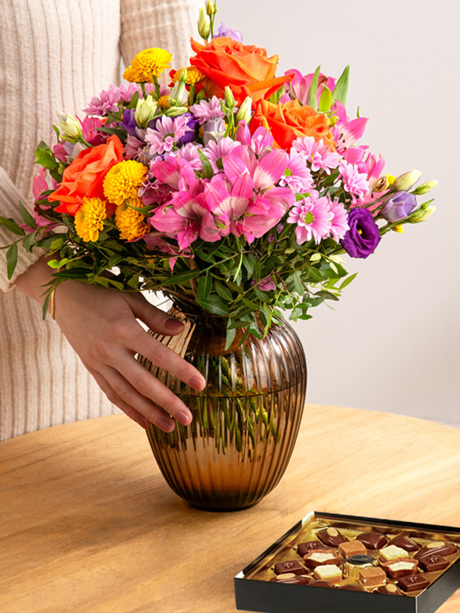 Sweet Birthday - Hauptblüte: Alstromerien, Eustoma, Rosen - Hauptfarbe: Bunt, Gelb, Orange, Pink, Violett