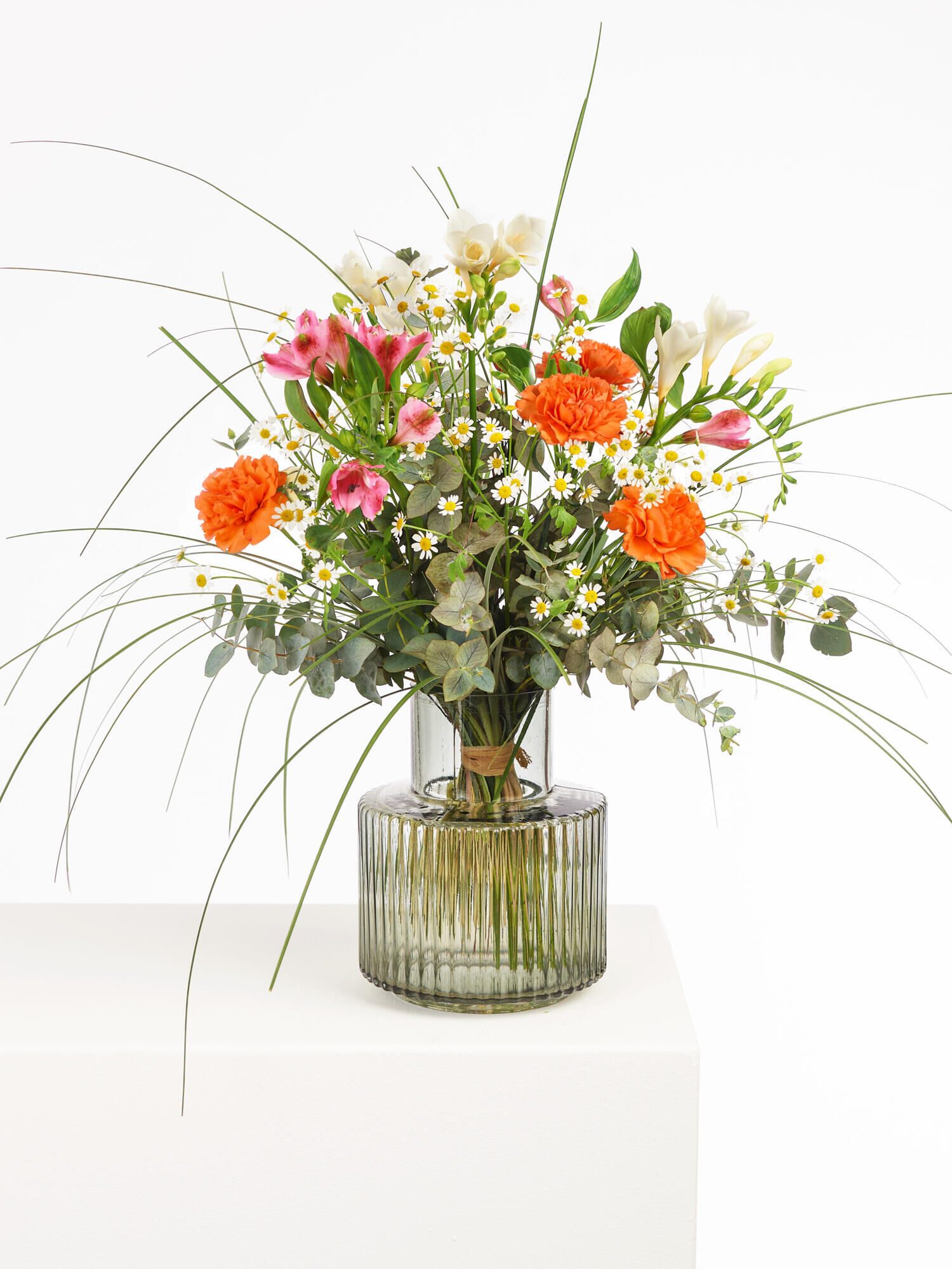 Frühlingstraum - Hauptblüte: Alstromerien, Freesien, Nelken - Hauptfarbe: Apricot, Pink, Weiß