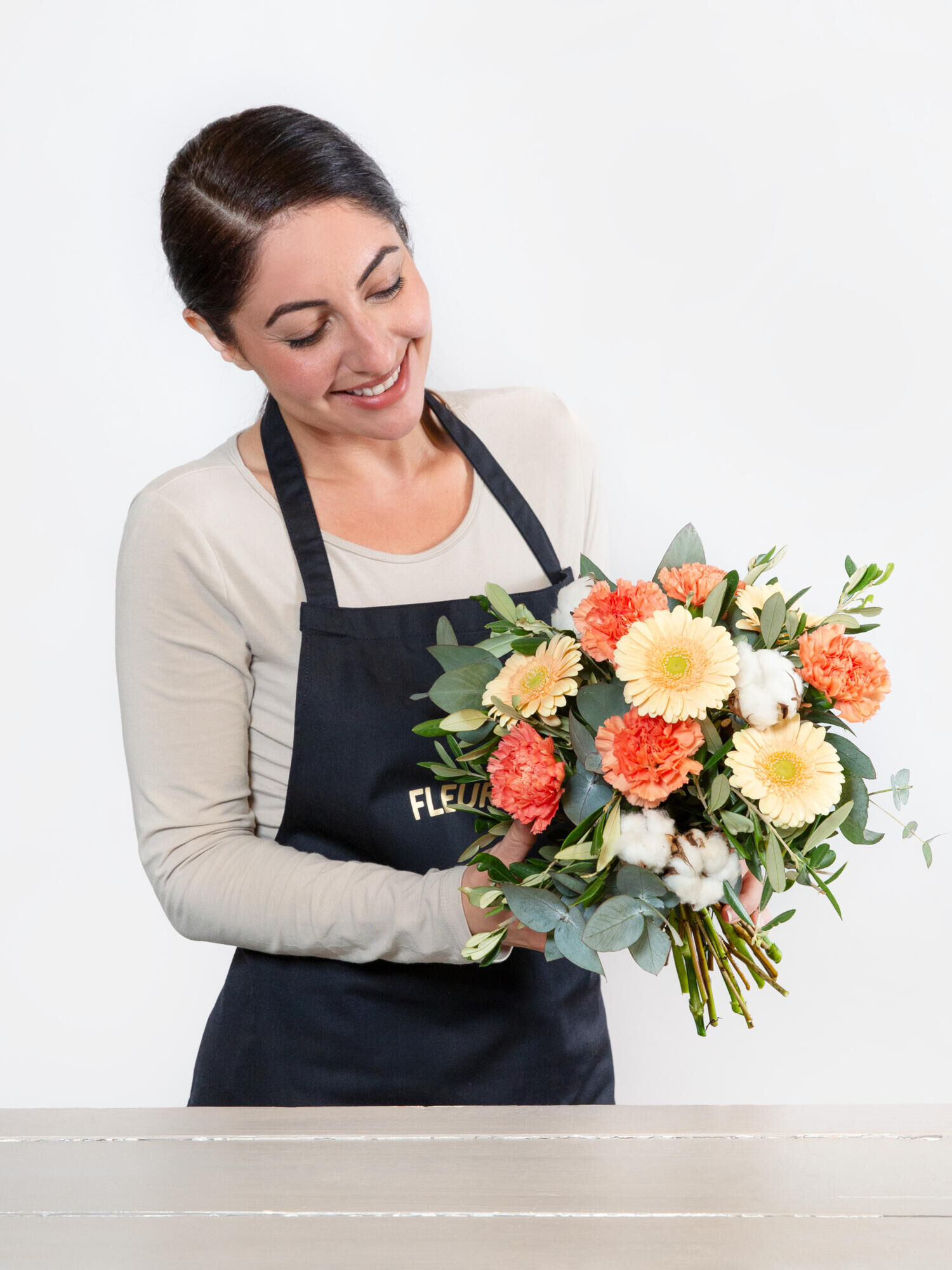 Winter Breeze - Main Colors: APRICOT, ORANGE, WHITE - Main Flowers: CARNATIONS, GERBERA