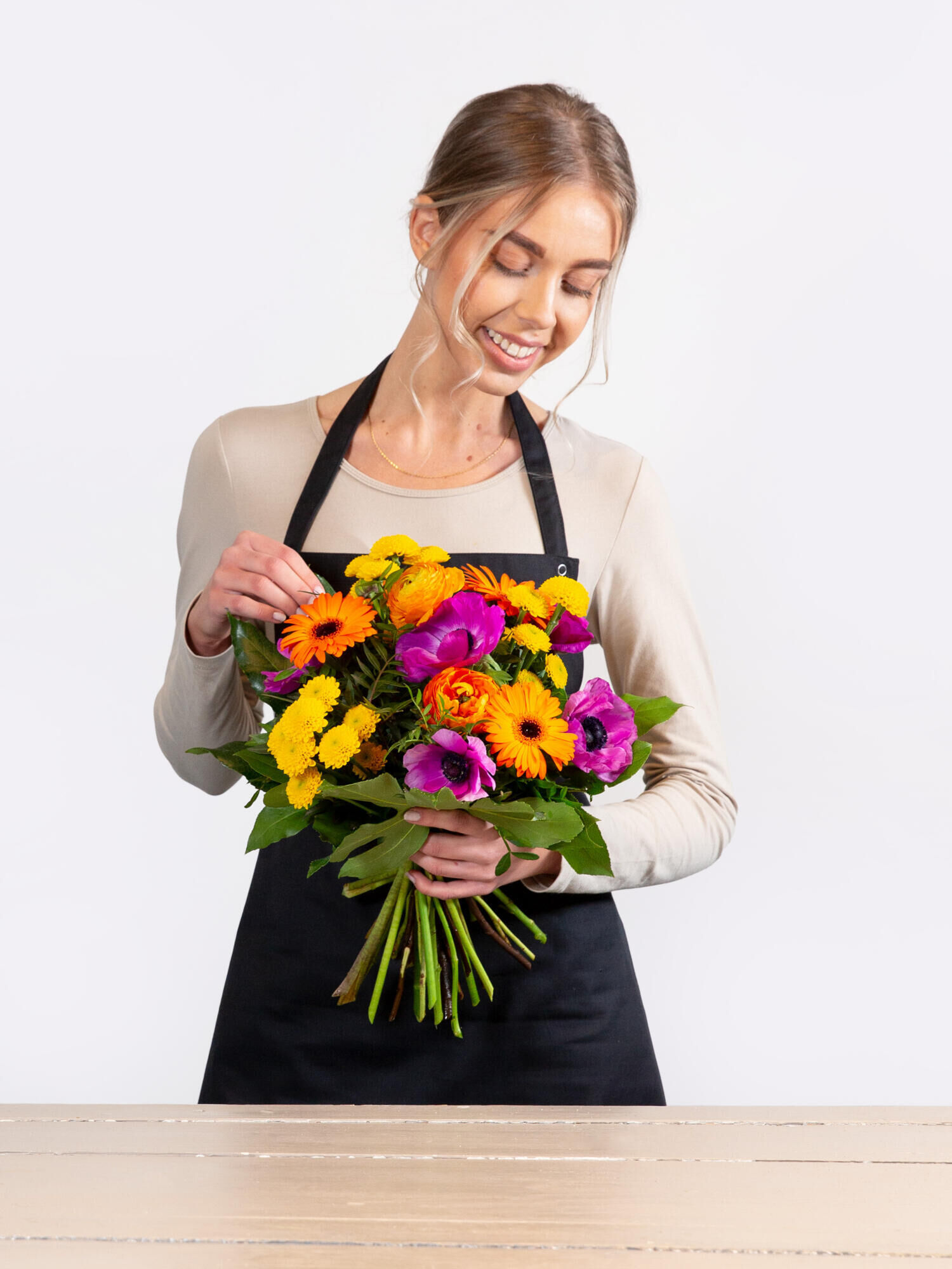 Frühlingsgarten - Hauptblüte: Chrysanthemen, Germini, Ranunkeln - Hauptfarbe: Gelb, Orange, Pink