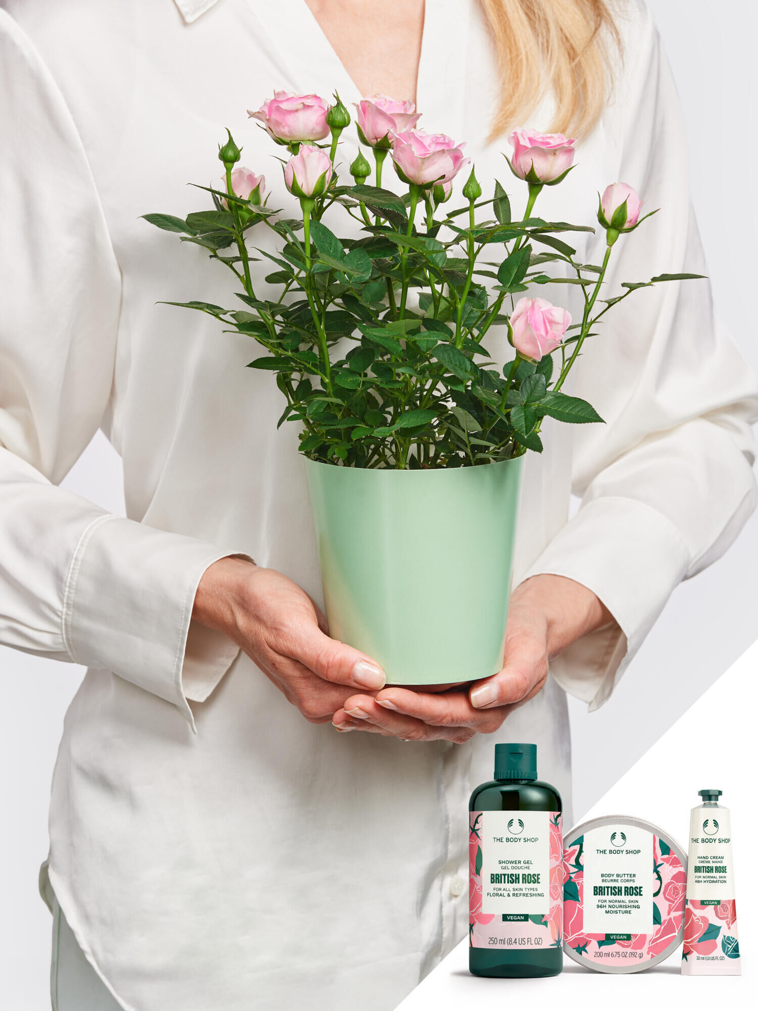 Pot Rose 'Beauty' mit Body Shop Set - Hauptblüte: Rosen - Hauptfarbe: Rosa