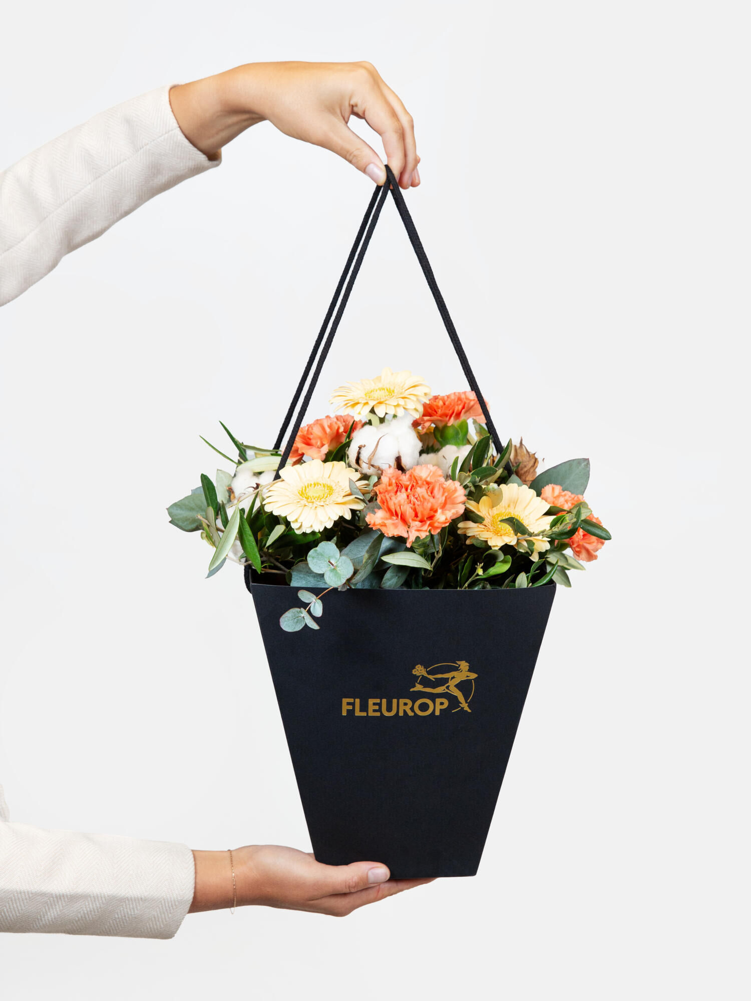 Winter Breeze - Main Colors: APRICOT, ORANGE, WHITE - Main Flowers: CARNATIONS, GERBERA