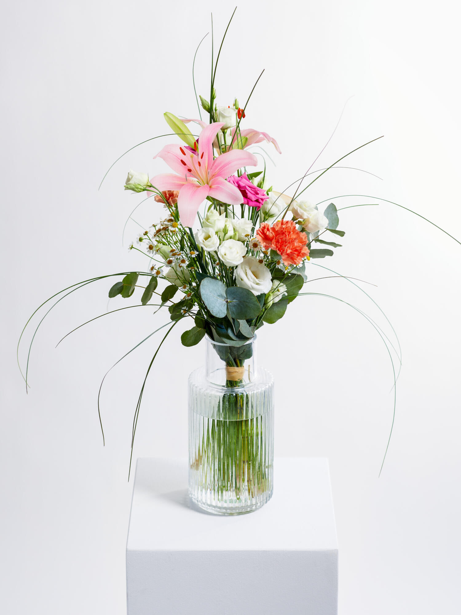 Frühlingsgefühle  - Hauptblüte: Eustoma, Lilien, Nelken - Hauptfarbe: Apricot, Rosa, Weiß