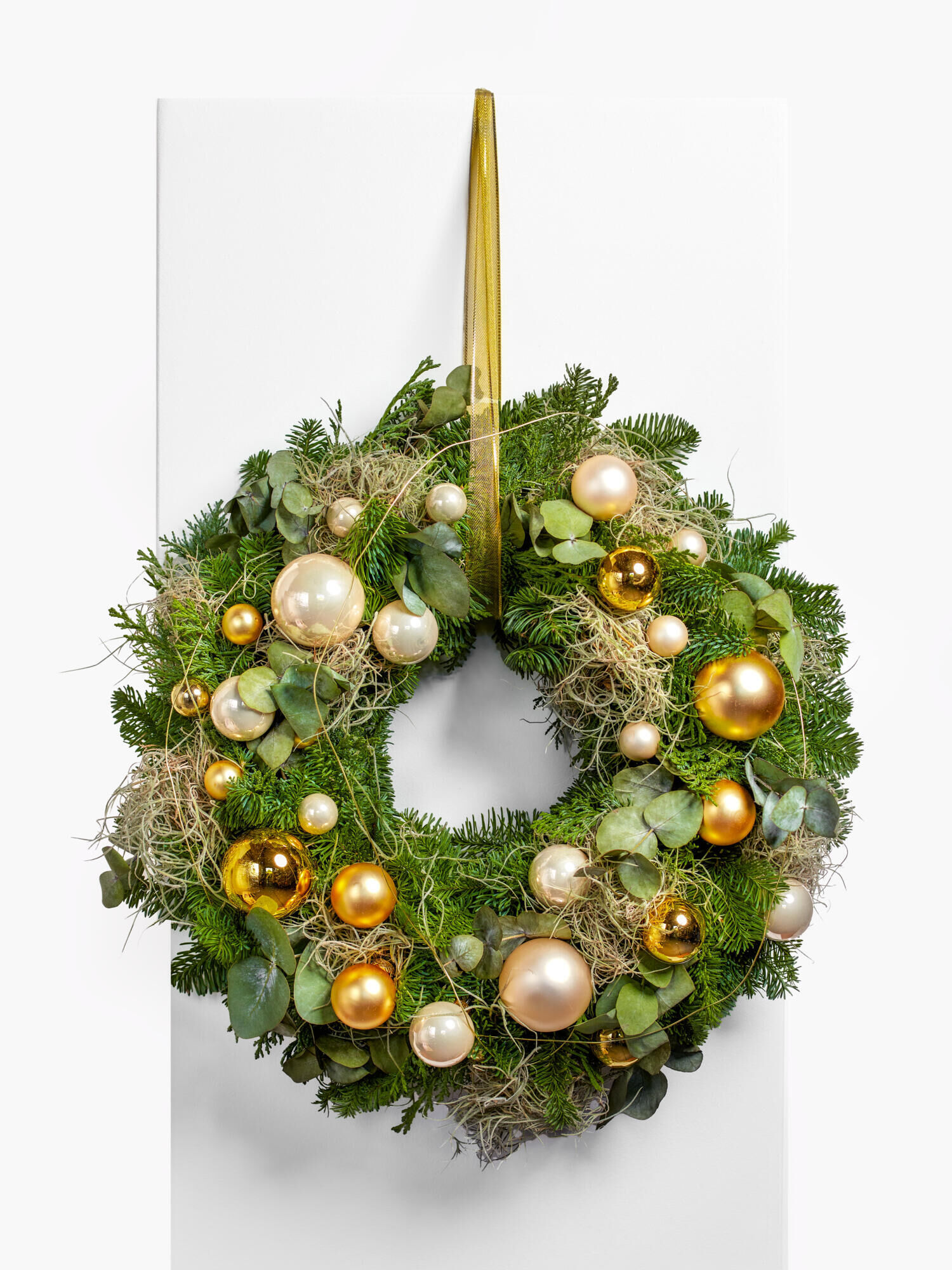 A Heavenly Christmas Greeting A Heavenly Christmas Greeting - Main Colors: GOLD