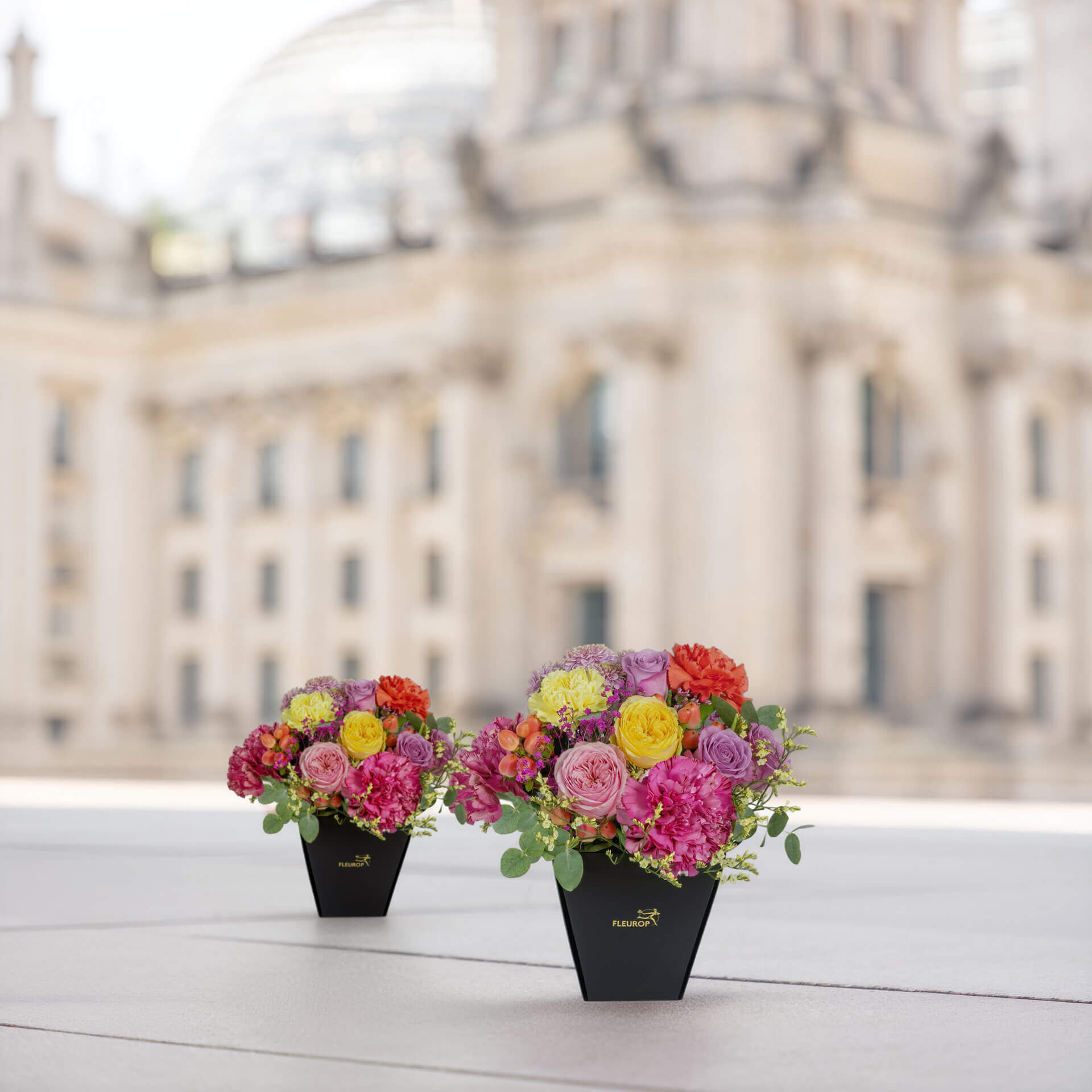Zwei ausgesetzte Mini-Sträußchen in Flower-Bags von Fleurop in Berlin