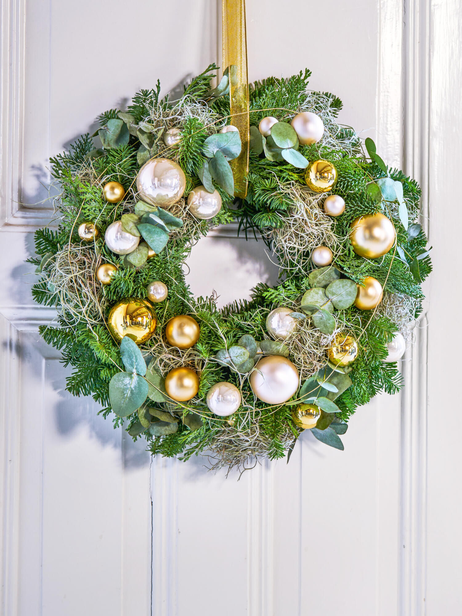 A Heavenly Christmas Greeting - Main Colors: GOLD