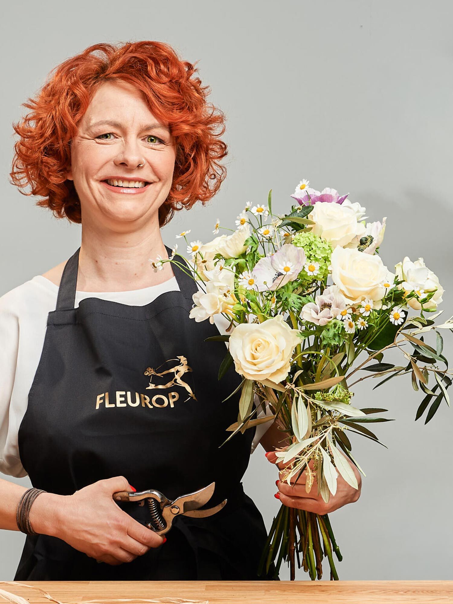 Weltverbesserin - Hauptblüte: Freesien, Rosen - Hauptfarbe: Rosa, Weiß