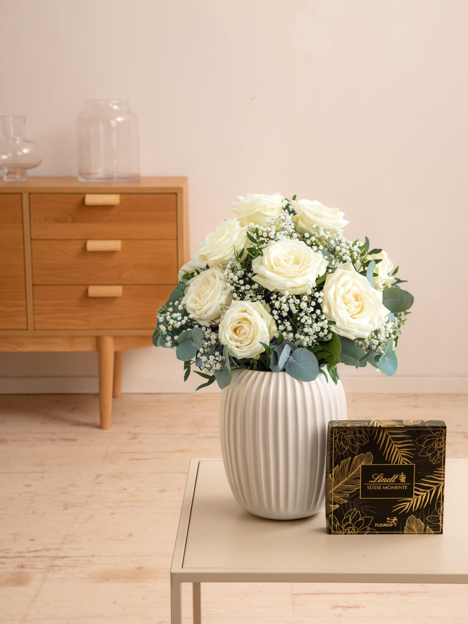 Chocolate Dream - Main Colors: WHITE - Main Flowers: ROSES