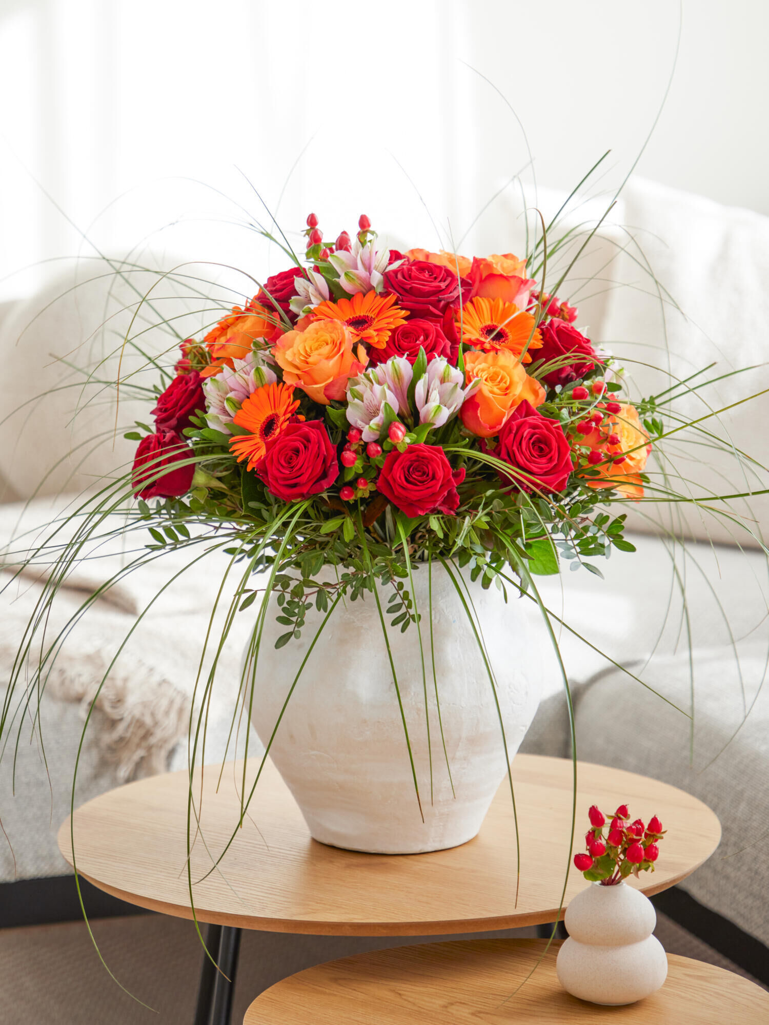 Herzliche Grüße zum Muttertag - Hauptblüte: Alstromerien, Germini, Rosen - Hauptfarbe: Bunt, Orange, Pink