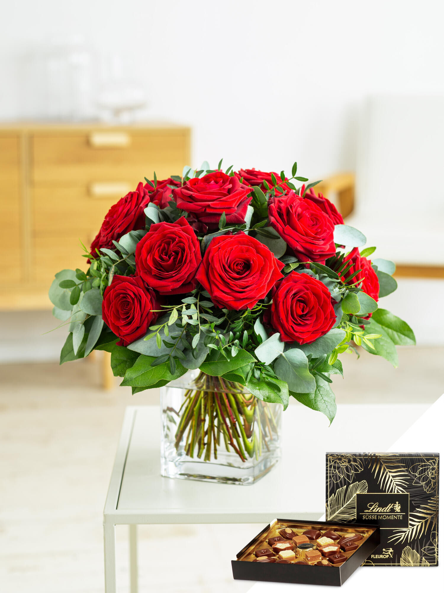 Zarte Versuchung - Hauptblüte: Rosen - Hauptfarbe: Rot