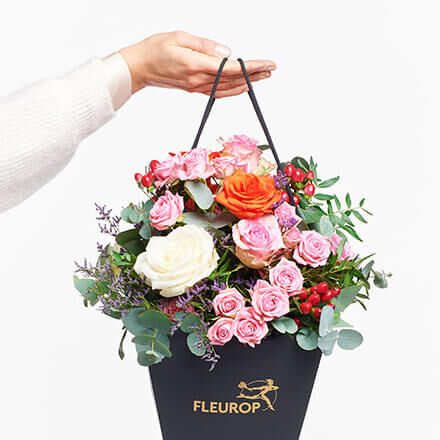 Blumenstrauß in Geschenkbox zum Muttertag