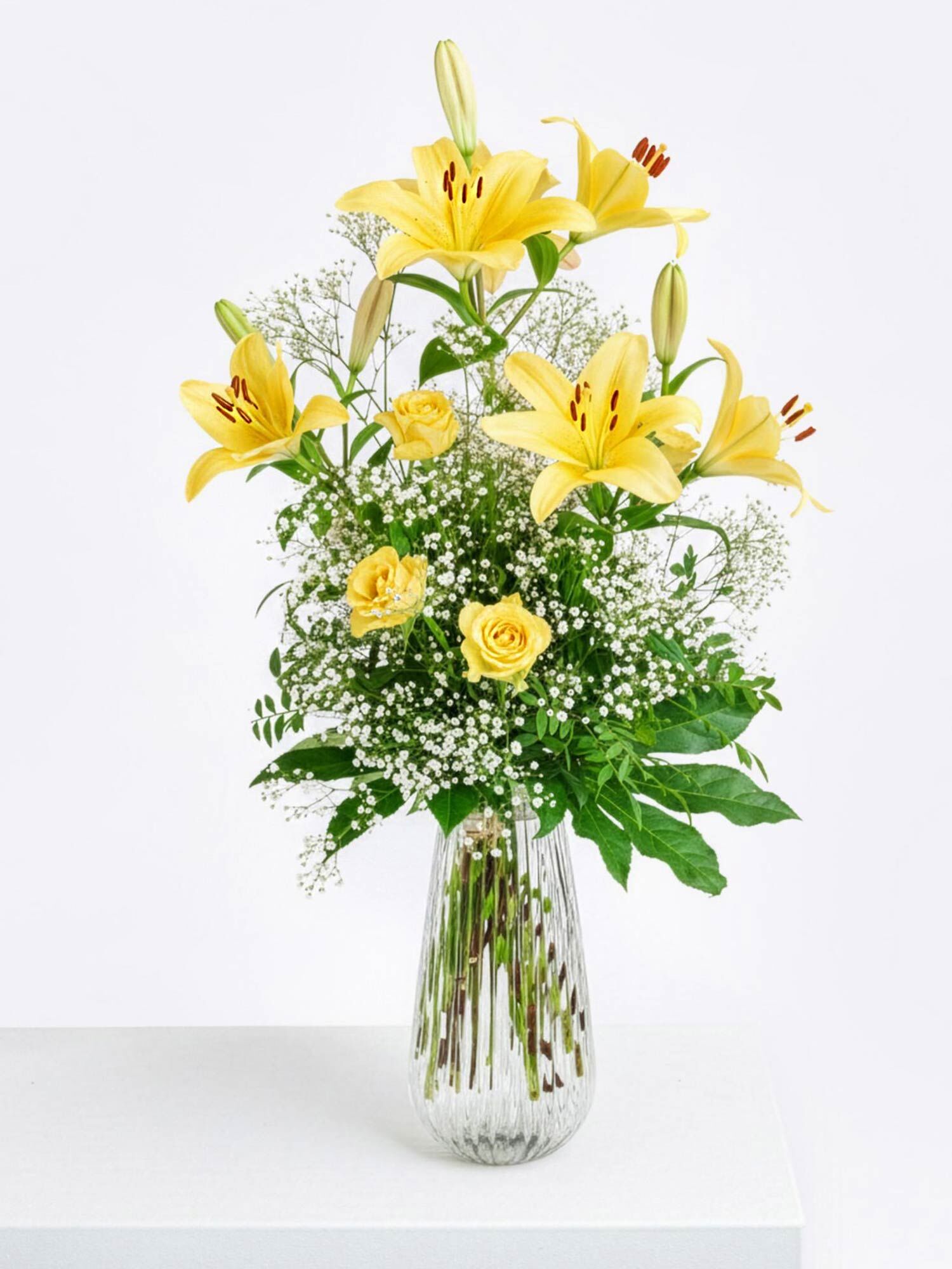 Strauß der Woche - Hauptblüte: Lilien, Rosen - Hauptfarbe: Gelb