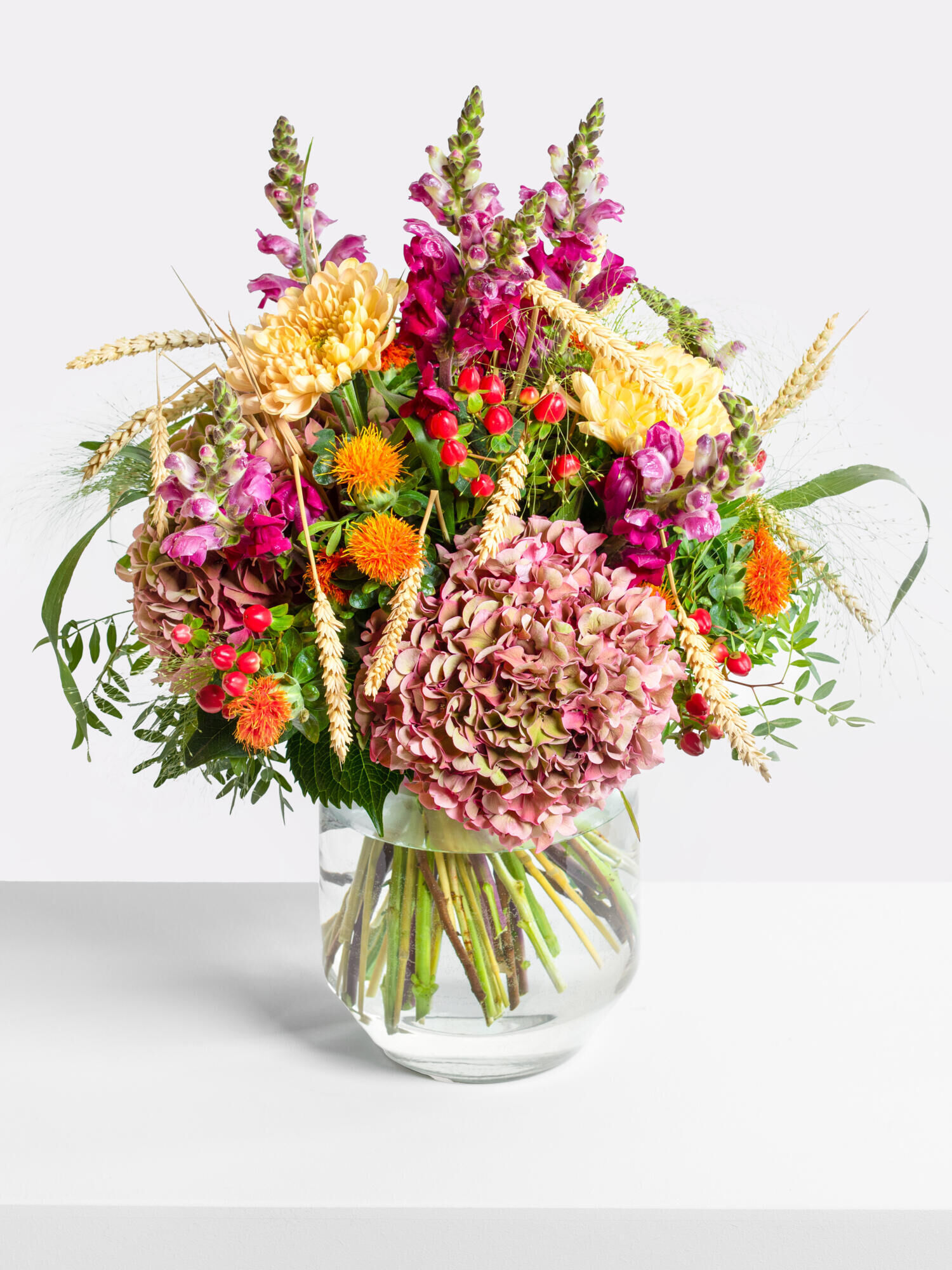 Autumn Air - Main Colors: APRICOT, ORANGE, RED, ROSE - Main Flowers: CHRYSANTHEMA, HYDRANGEA